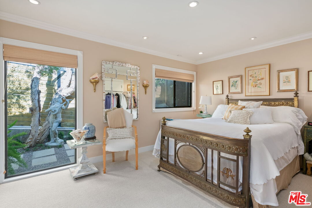 Los Angeles, California, 90049, United States, 4 Bedrooms Bedrooms, ,1 BathroomBathrooms,Residential,For Sale,1991602