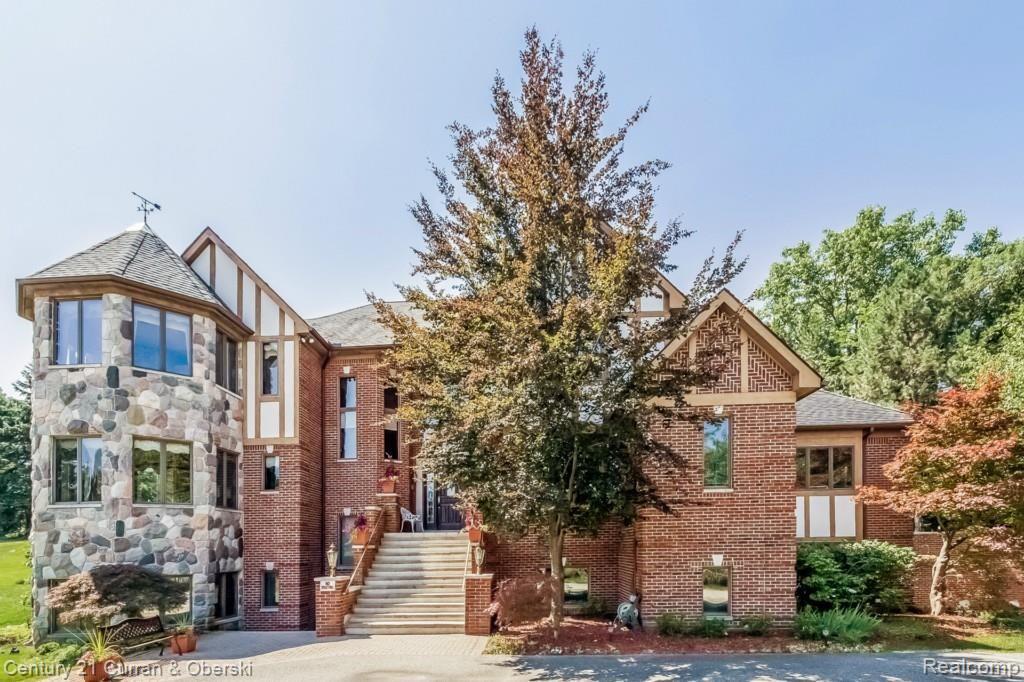 Farmington Hills, Michigan, 48331, United States, 6 Bedrooms Bedrooms, ,7 BathroomsBathrooms,Residential,For Sale,1914340