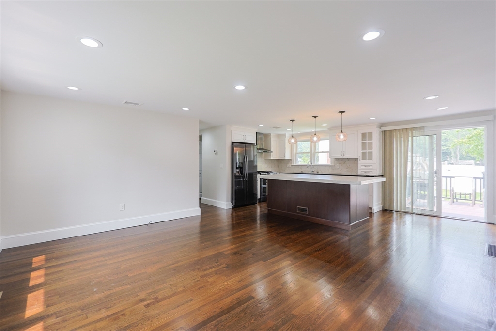 Ashland, Massachusetts, 01721, United States, 3 Bedrooms Bedrooms, ,3 BathroomsBathrooms,Residential,For Sale,1978848