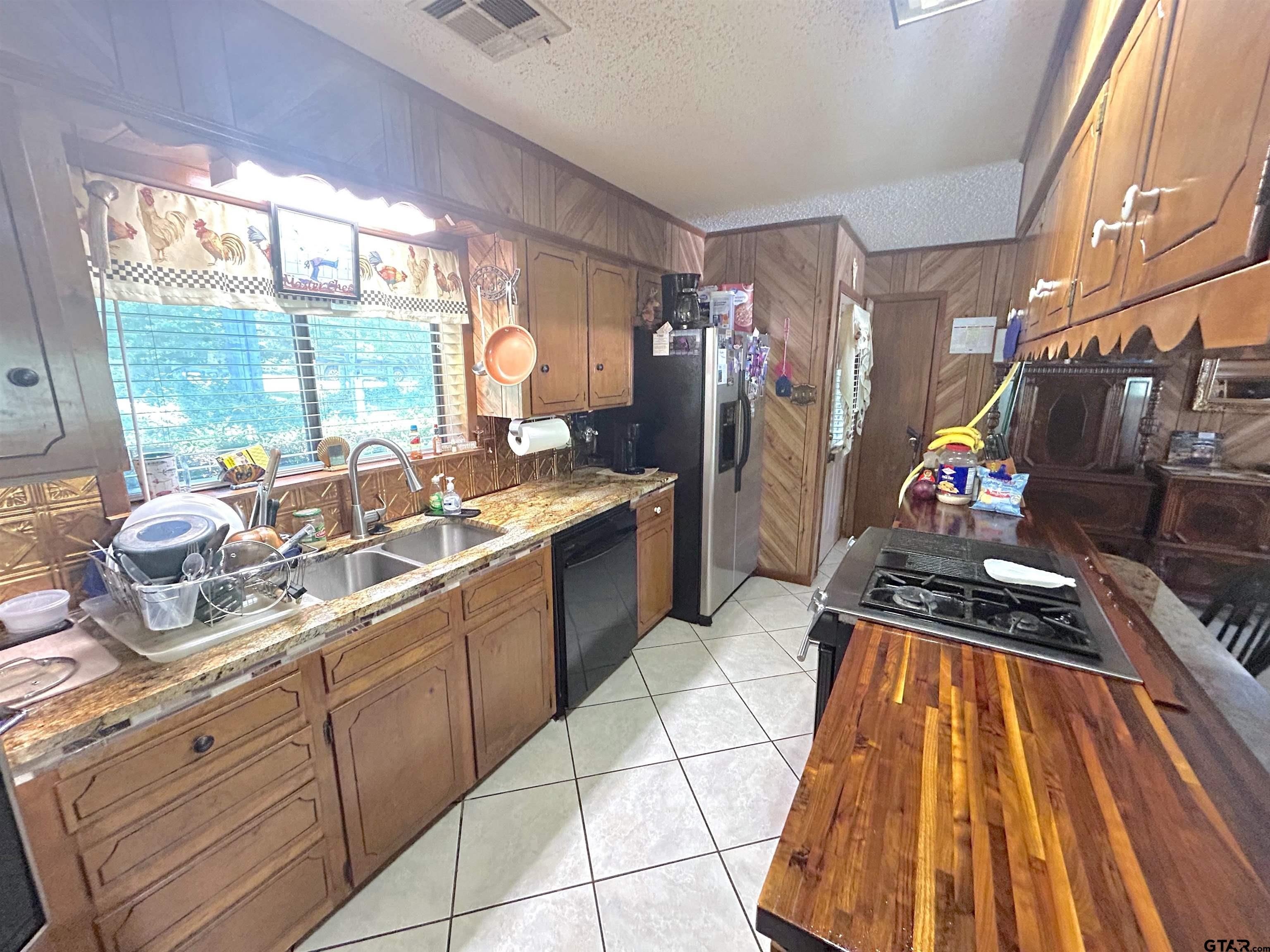 Frankston, Texas, 75763, United States, 3 Bedrooms Bedrooms, ,2 BathroomsBathrooms,Residential,For Sale,1924553