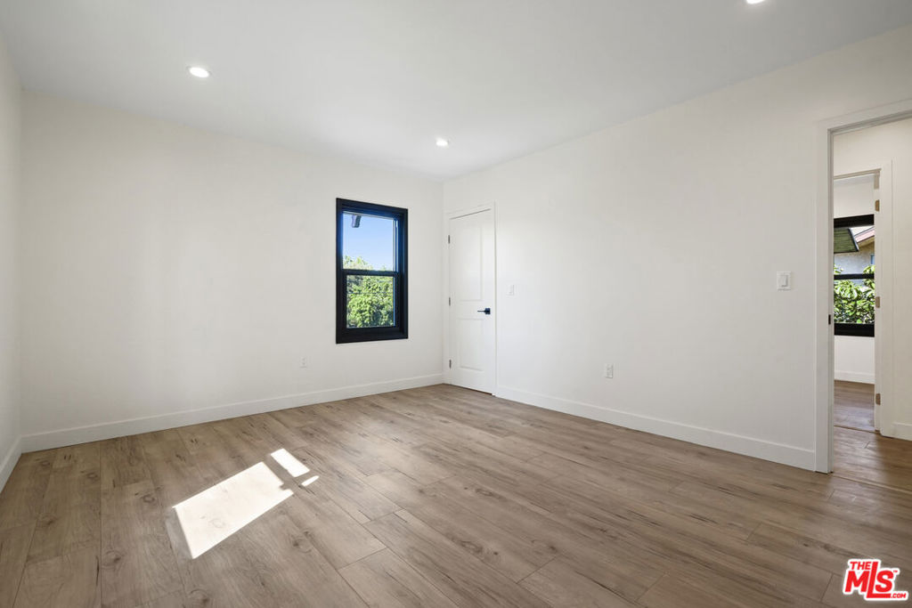 Los Angeles, California, 90007, United States, 5 Bedrooms Bedrooms, ,3 BathroomsBathrooms,Residential,For Sale,1975111