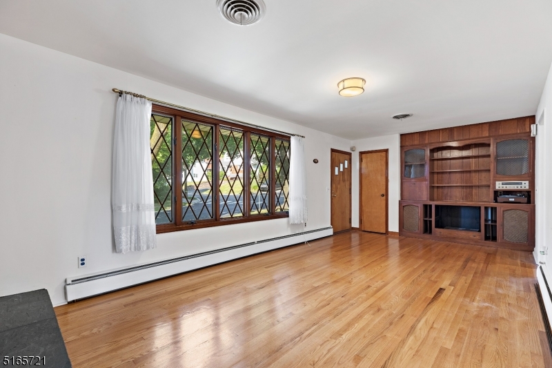 Clifton City, New Jersey, 07013-1523, United States, 3 Bedrooms Bedrooms, ,1 BathroomBathrooms,Residential,For Sale,1944968