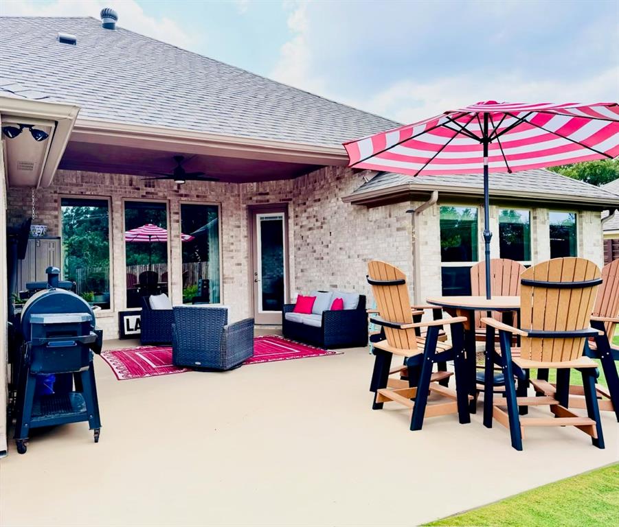 Granbury, Texas, 76049, United States, 4 Bedrooms Bedrooms, ,2 BathroomsBathrooms,Residential,For Sale,1983428