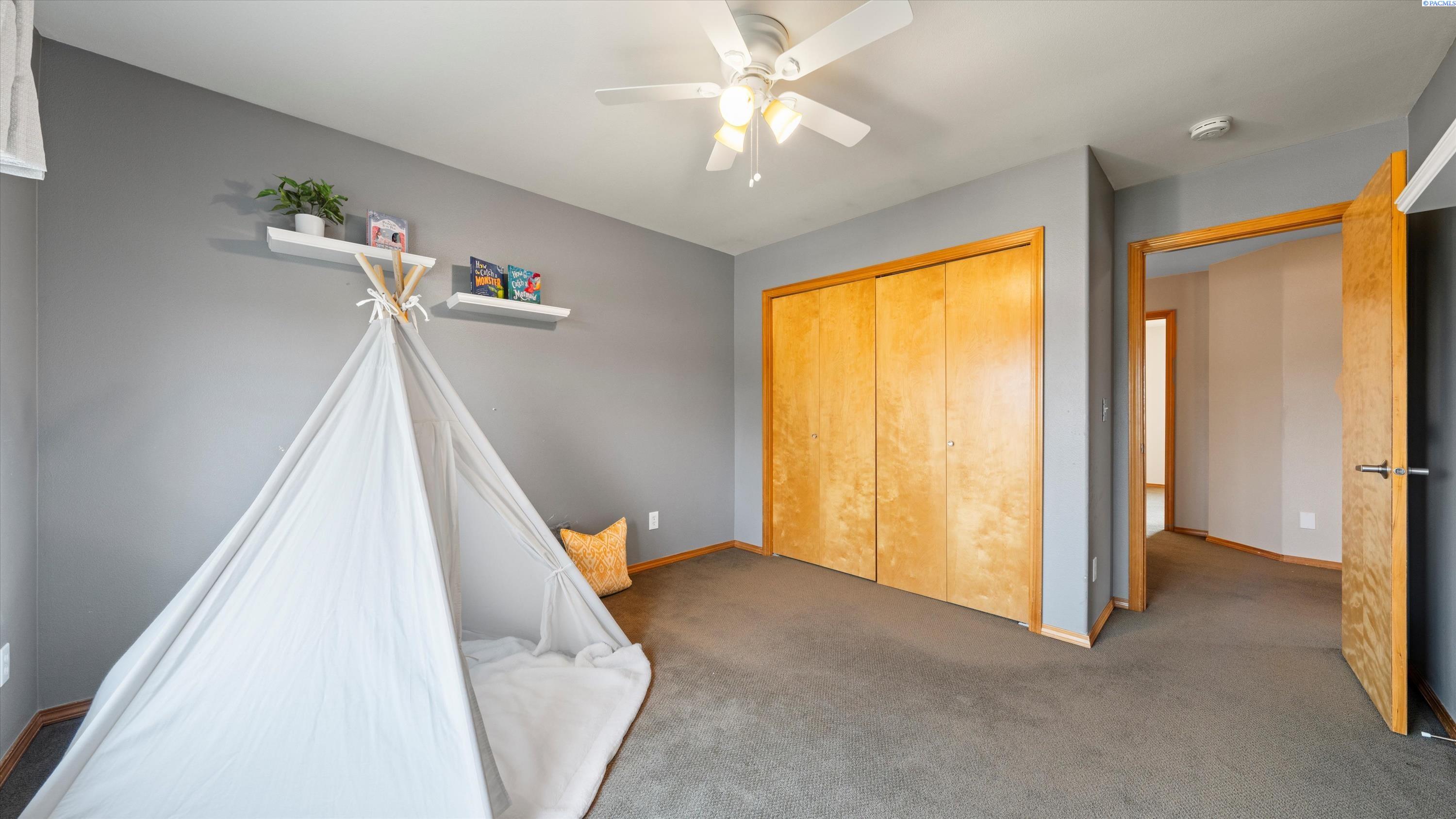 Richland, Washington, 99352, United States, 4 Bedrooms Bedrooms, ,3 BathroomsBathrooms,Residential,For Sale,1940830