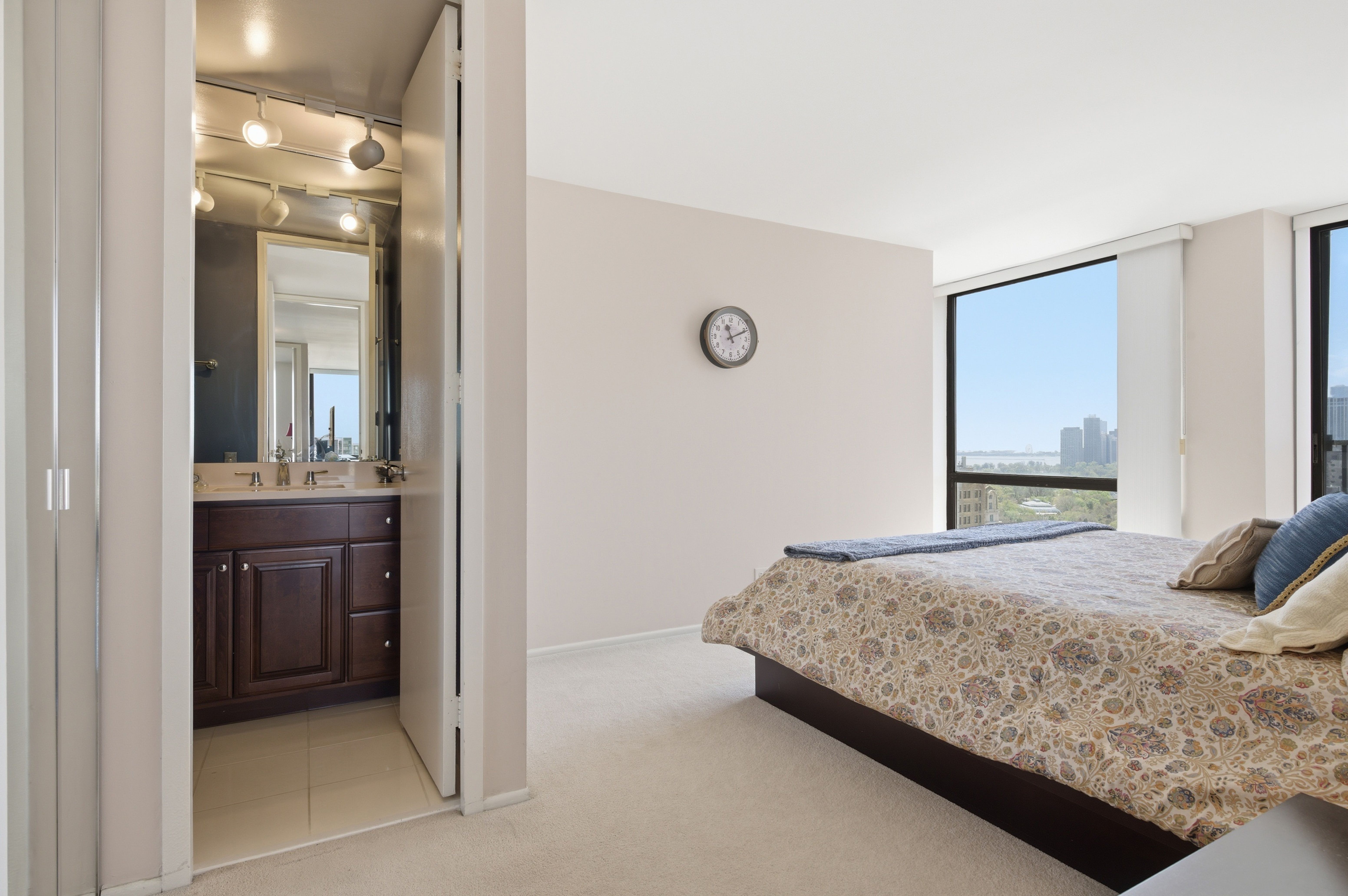  Take in Sweeping Southwest-facing Views of the Chicago Skyline - 物件實景