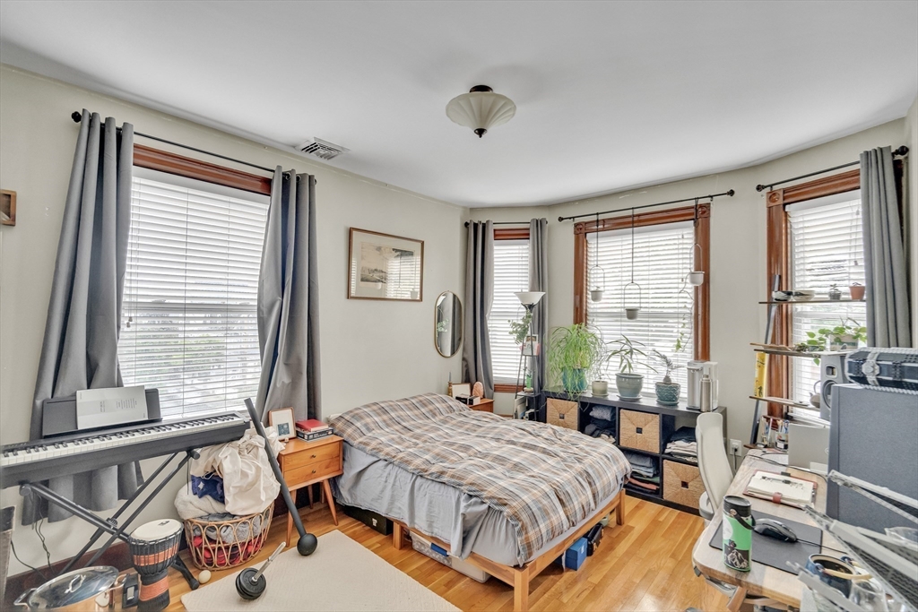 Cambridge, Massachusetts, 02139, United States, 22 Bedrooms Bedrooms, ,9 BathroomsBathrooms,Residential,For Sale,1903632
