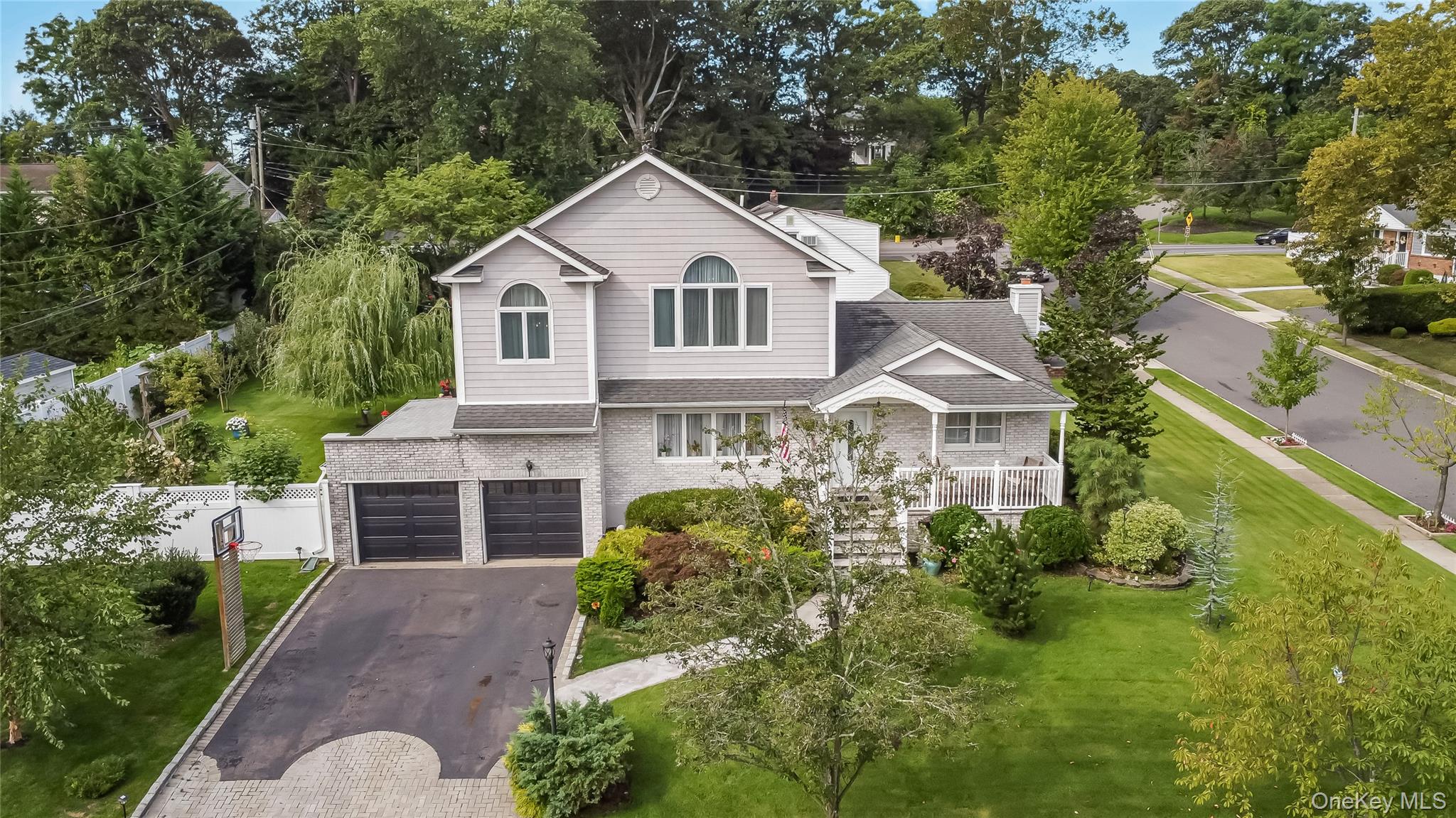 Farmingdale, New York, 11735, United States, 4 Bedrooms Bedrooms, ,3 BathroomsBathrooms,Residential,For Sale,1942122