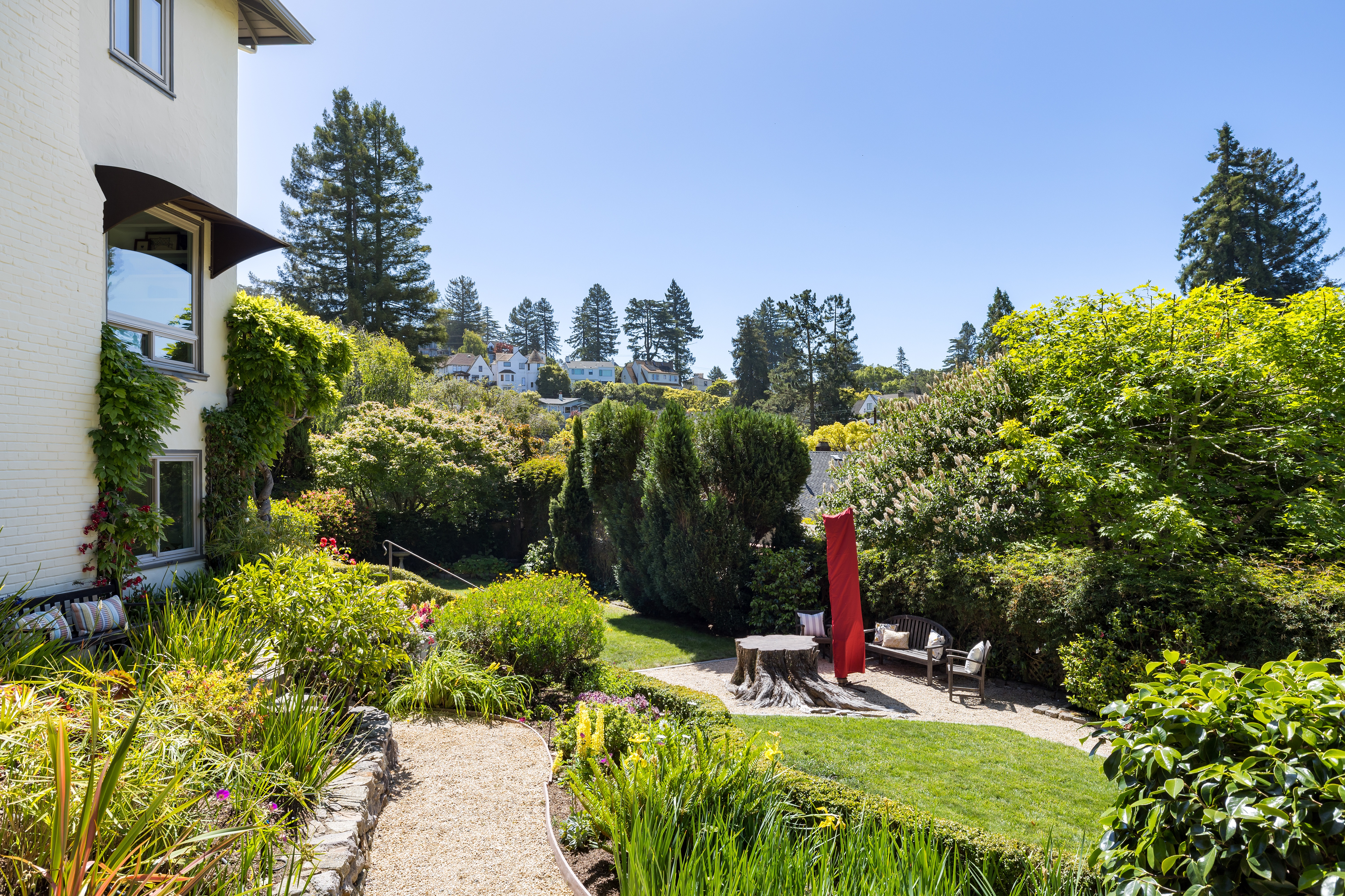  Timeless Berkeley Hills Gem with Spectacular Gardens and Bay Views - 物件實景