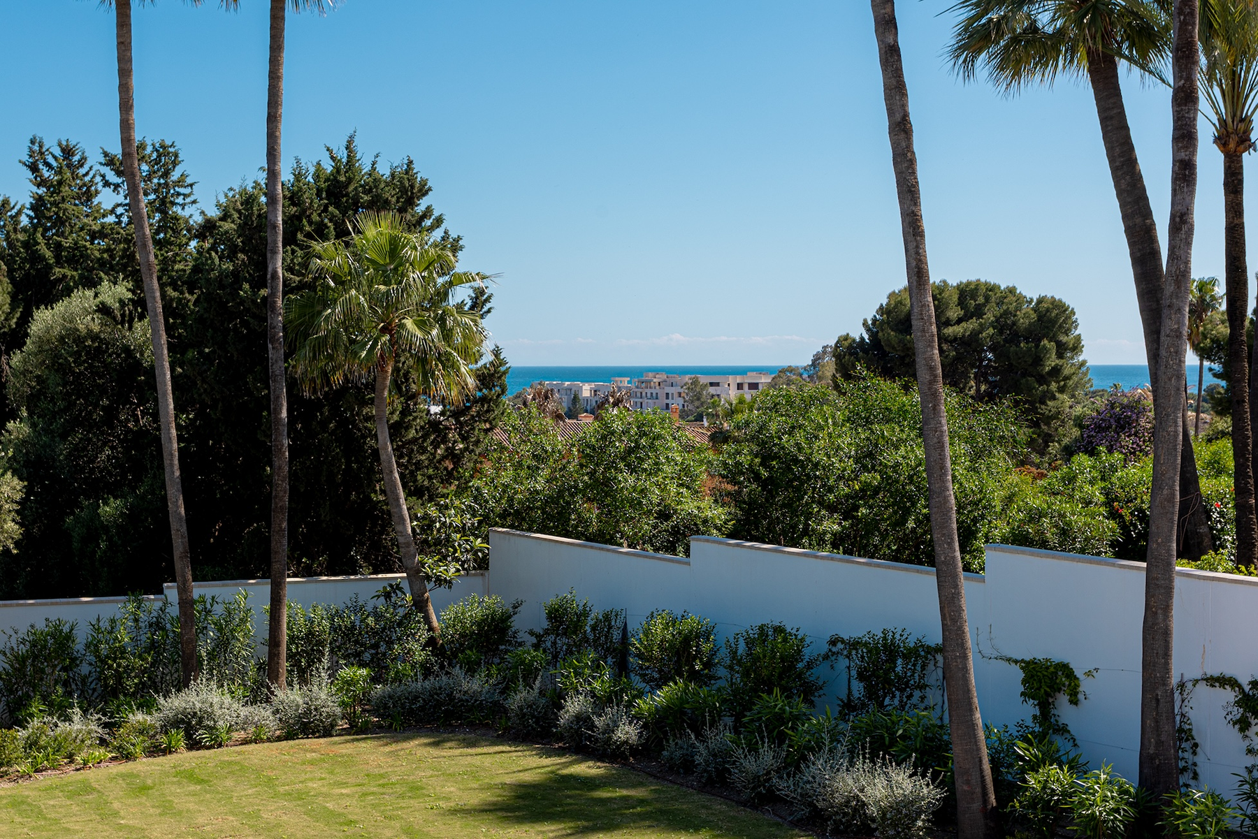  South-facing villa with expansive garden near El Paraíso Golf - 物件實景