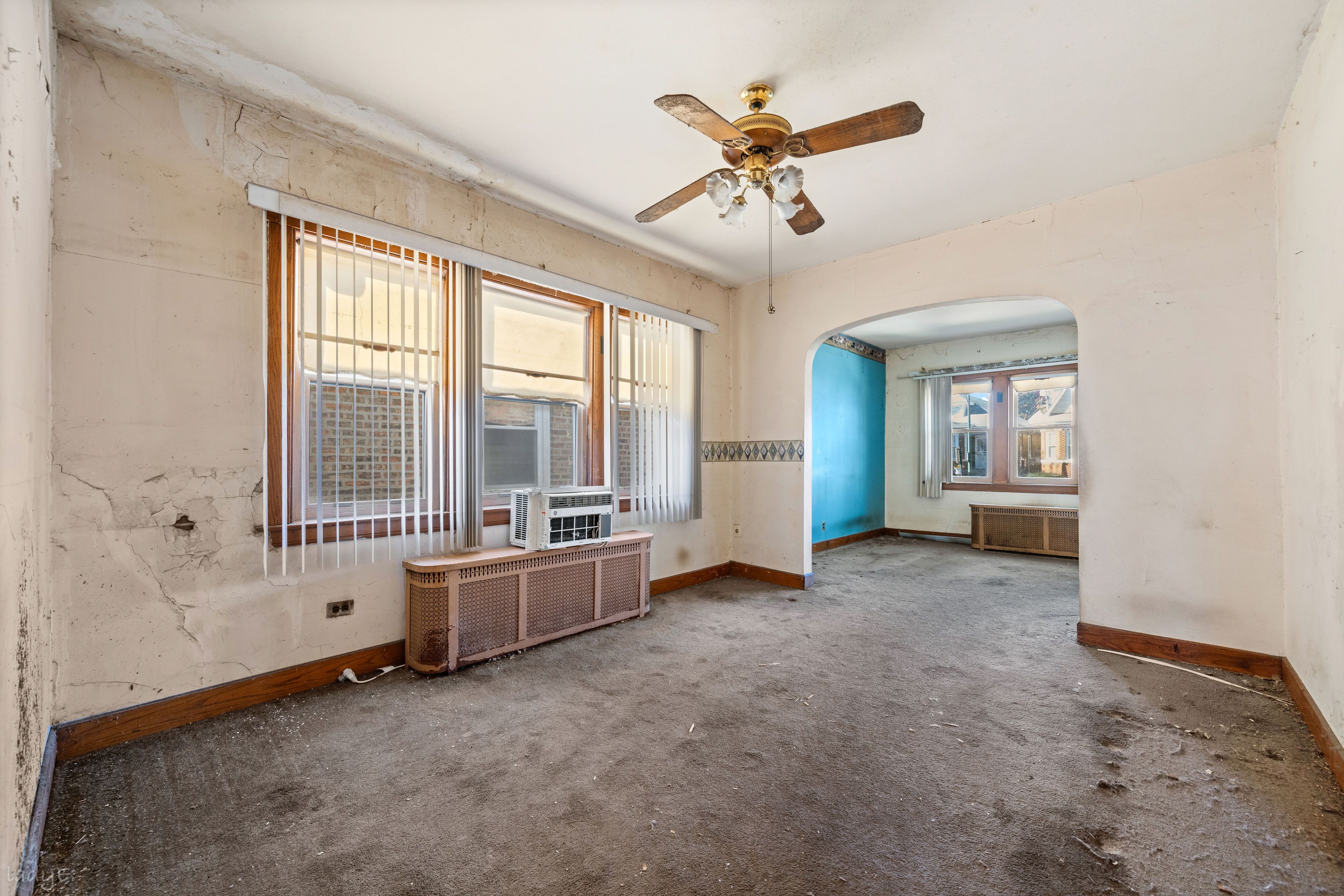  Rehab Opportunity in Desirable Gage Park Neighborhood - 物件實景