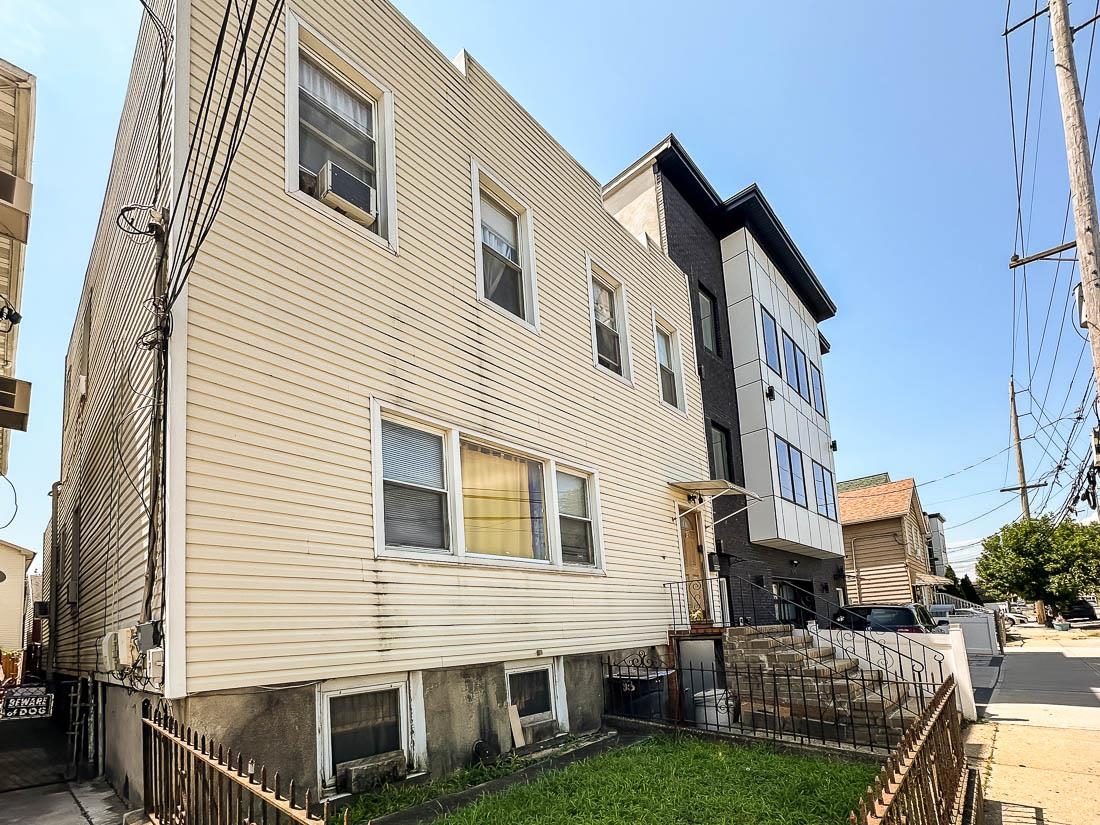 Jersey City, New Jersey, 07306, United States, 5 Bedrooms Bedrooms, ,2 BathroomsBathrooms,Residential,For Sale,1906823