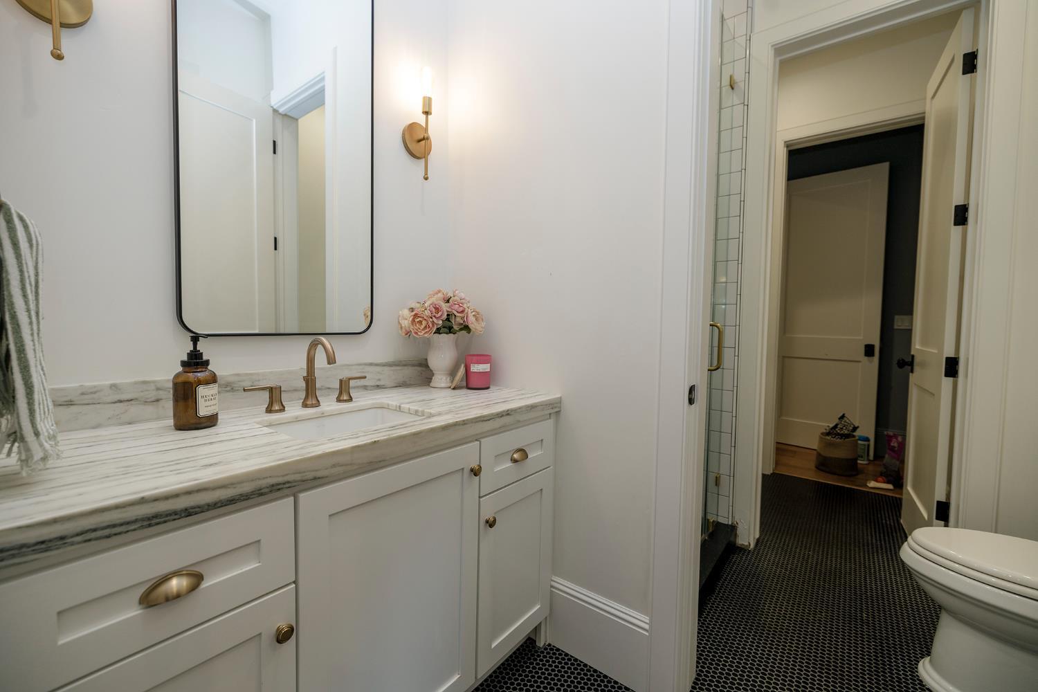 Turlock, California, 95382, United States, 5 Bedrooms Bedrooms, ,4 BathroomsBathrooms,Residential,For Sale,2002533