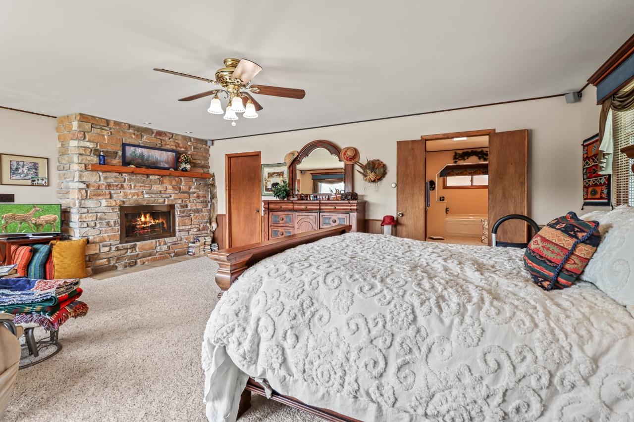 Eagle River, Wisconsin, 54521, United States, 3 Bedrooms Bedrooms, ,2 BathroomsBathrooms,Residential,For Sale,1915623