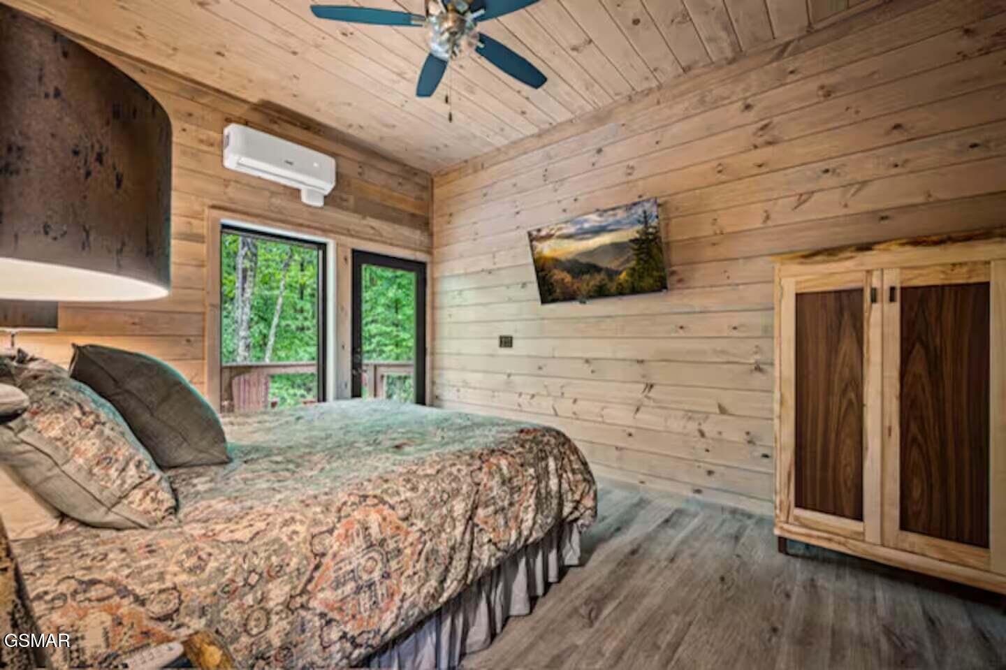 Sevierville, Tennessee, 37862, United States, 2 Bedrooms Bedrooms, ,3 BathroomsBathrooms,Residential,For Sale,1976879