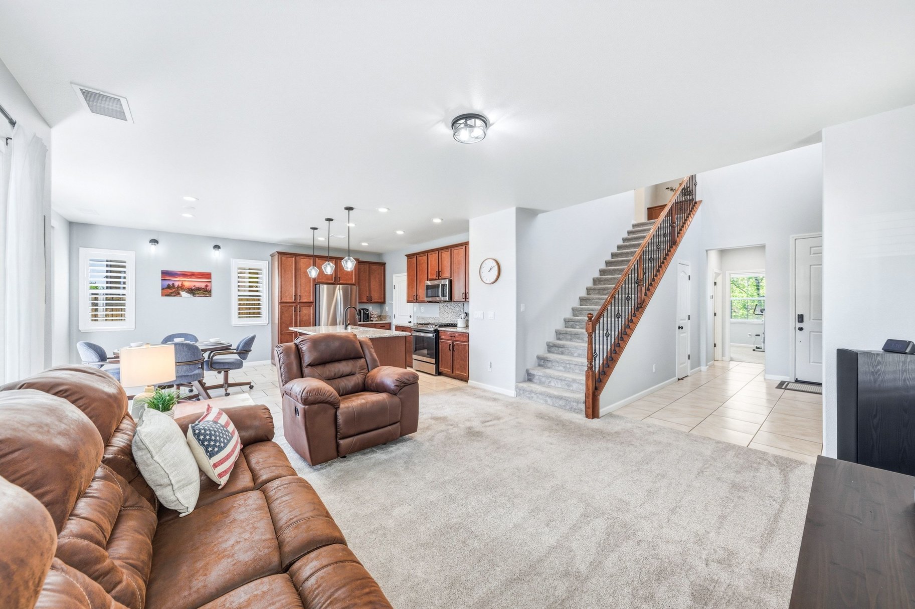  Turn-Key Home Close to Parks, Shopping & Trails - 物件實景