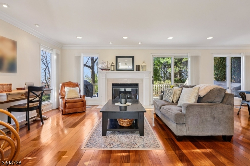 Wayne Twp., New Jersey, 07470, United States, 2 Bedrooms Bedrooms, ,3 BathroomsBathrooms,Residential,For Sale,2002003