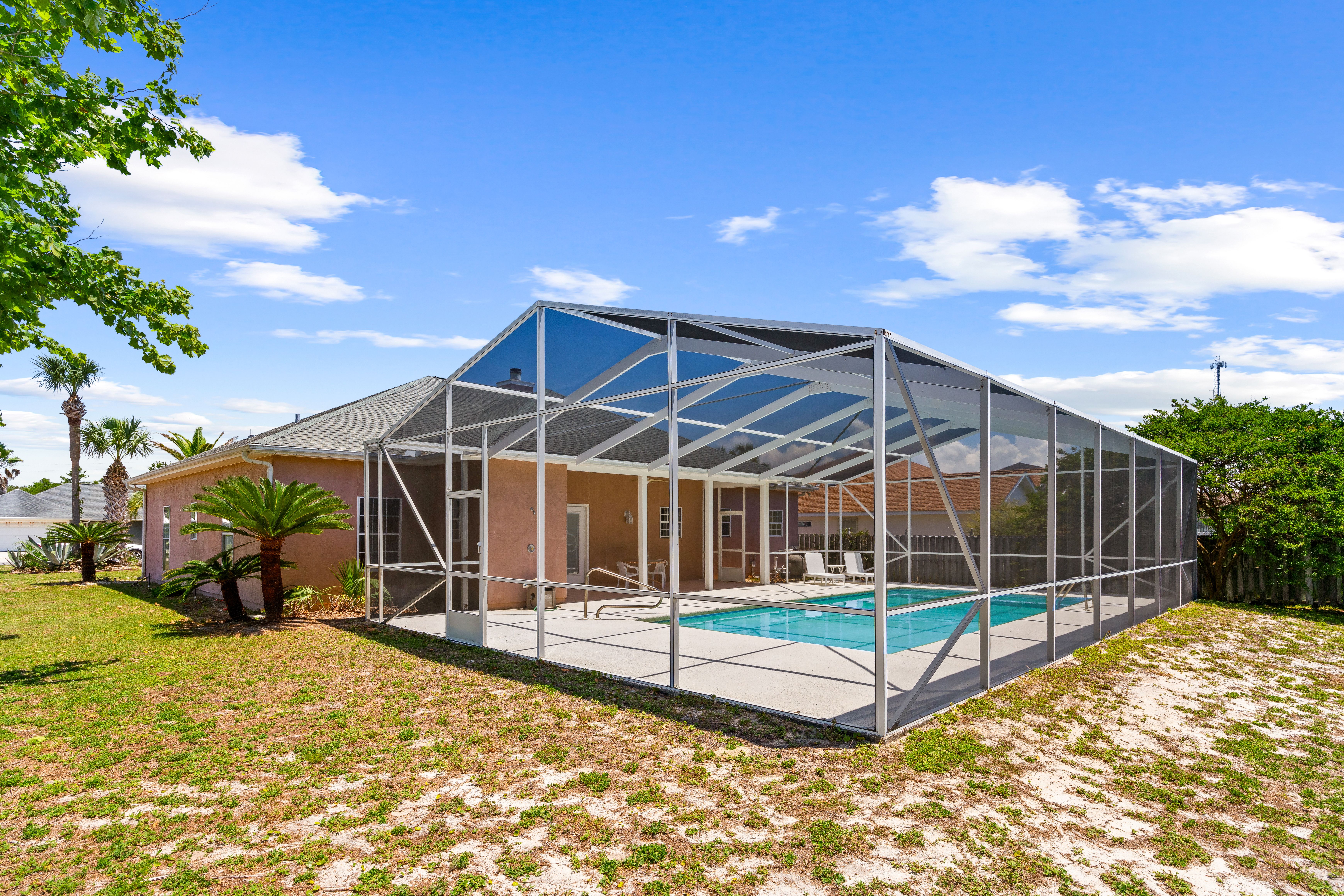  Corner Lot Home with Screened Pool Near Beach - 物件實景