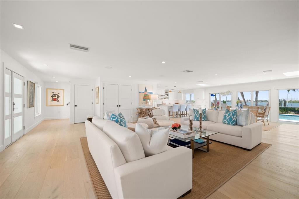 Largo, Florida, 33770, United States, 3 Bedrooms Bedrooms, ,4 BathroomsBathrooms,Residential,For Sale,1989168