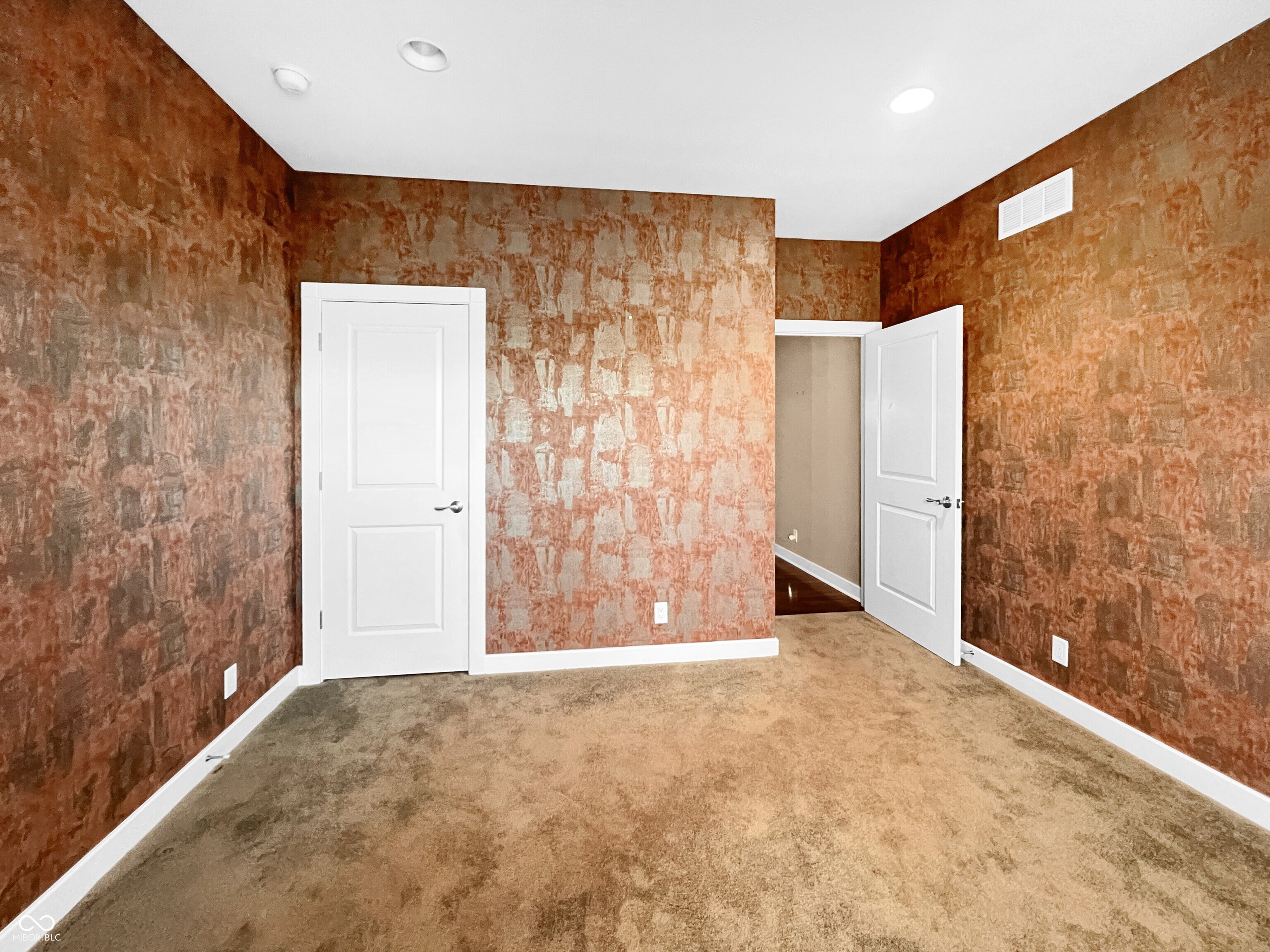 Columbus, Indiana, 47201, United States, 3 Bedrooms Bedrooms, ,3 BathroomsBathrooms,Residential,For Sale,1977125