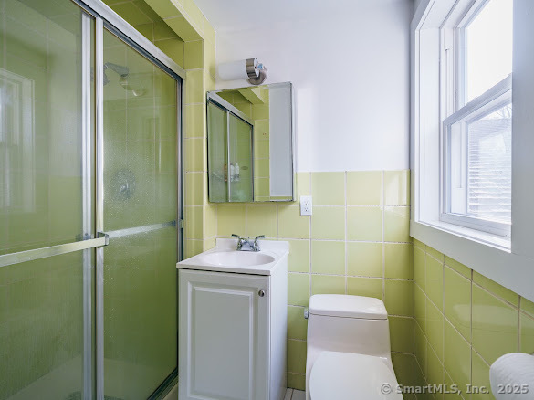 Orange, Connecticut, 06477, United States, 2 Bedrooms Bedrooms, ,2 BathroomsBathrooms,Residential,For Sale,1867599