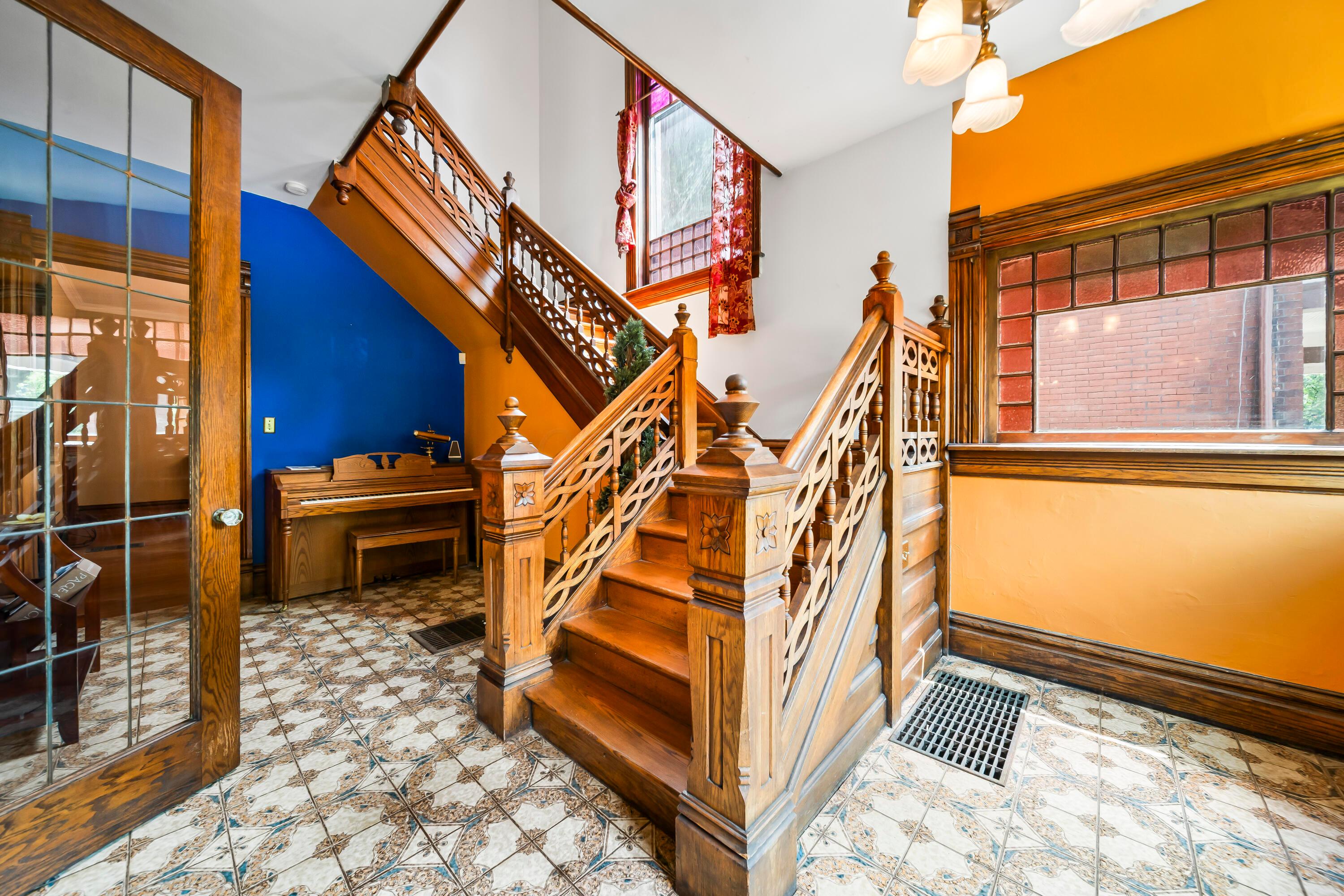 Columbus, Ohio, 43205, United States, 4 Bedrooms Bedrooms, ,3 BathroomsBathrooms,Residential,For Sale,1866885