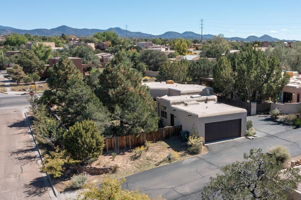 Santa Fe, New Mexico, 87507, United States, 3 Bedrooms Bedrooms, ,2 BathroomsBathrooms,Residential,For Sale,1955311