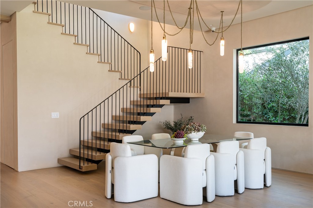 Sherman Oaks, California, 91423, United States, 6 Bedrooms Bedrooms, ,7 BathroomsBathrooms,Residential,For Sale,1990929