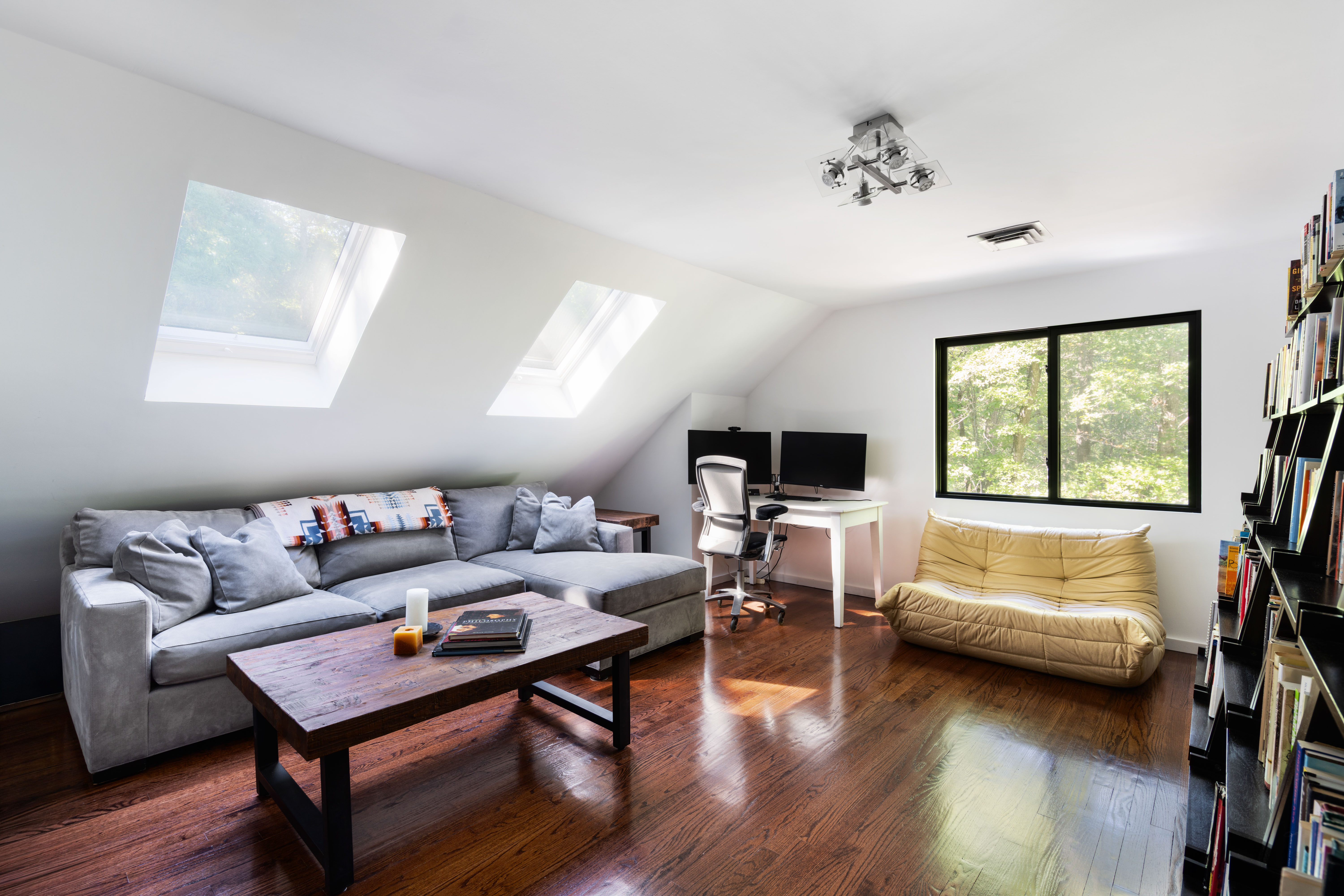  Sunlit Architectural Modern Home - 物件實景