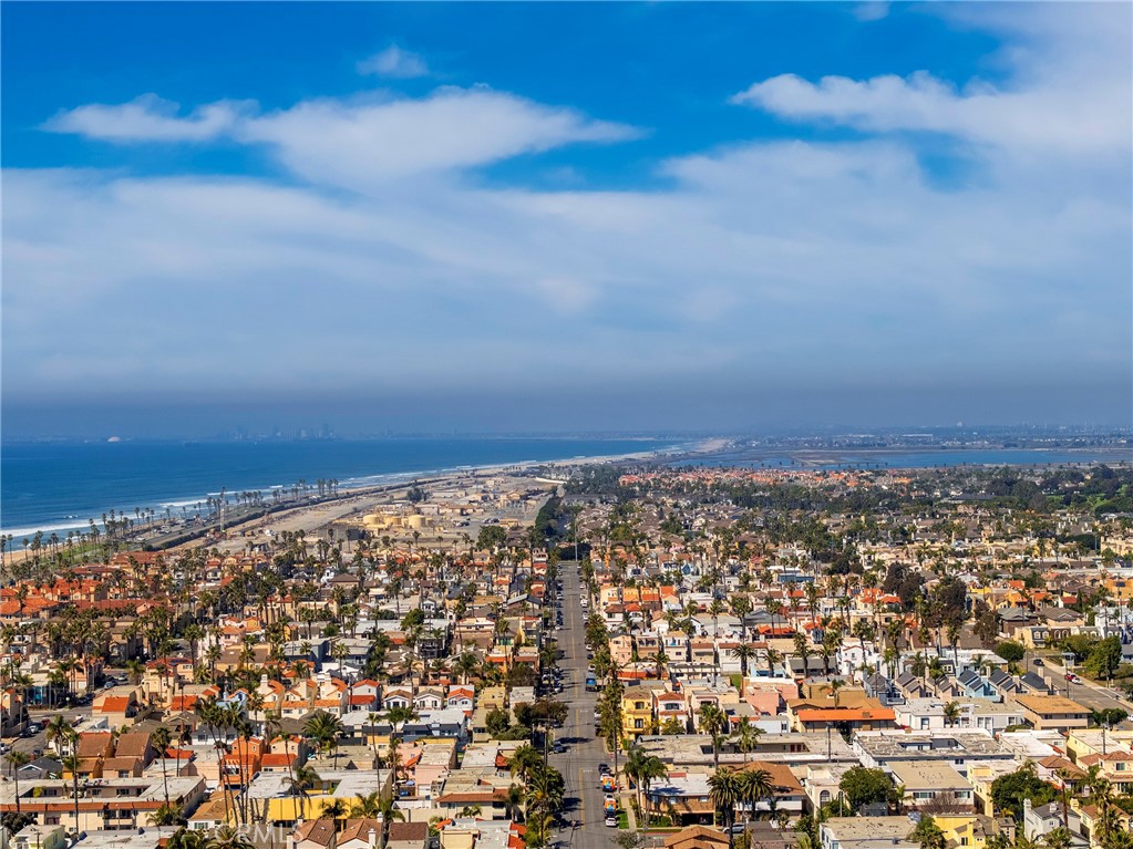 Huntington Beach, California, 92648, United States, 3 Bedrooms Bedrooms, ,4 BathroomsBathrooms,Residential,For Sale,1897780