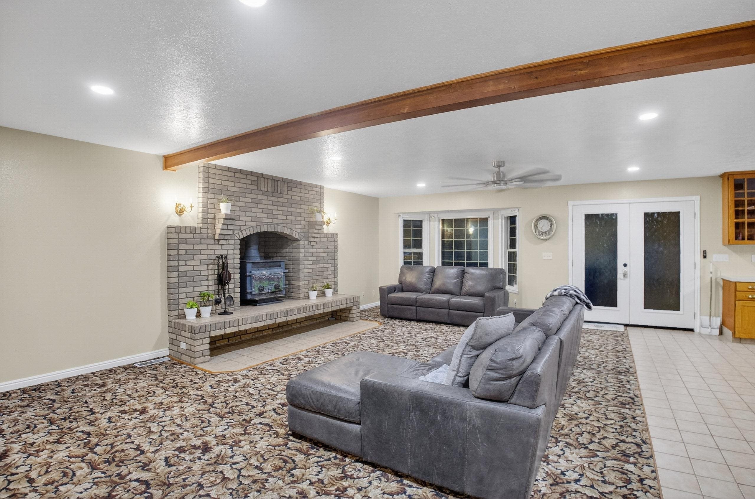 Pocatello, Idaho, 83202, United States, 6 Bedrooms Bedrooms, ,3 BathroomsBathrooms,Residential,For Sale,1981388