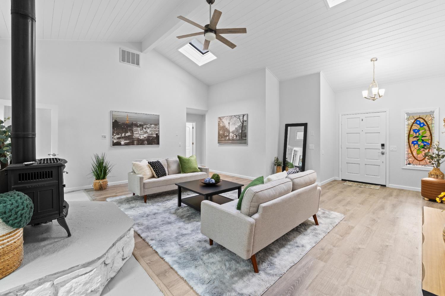 Grass Valley, California, 95949, United States, 3 Bedrooms Bedrooms, ,3 BathroomsBathrooms,Residential,For Sale,1992571