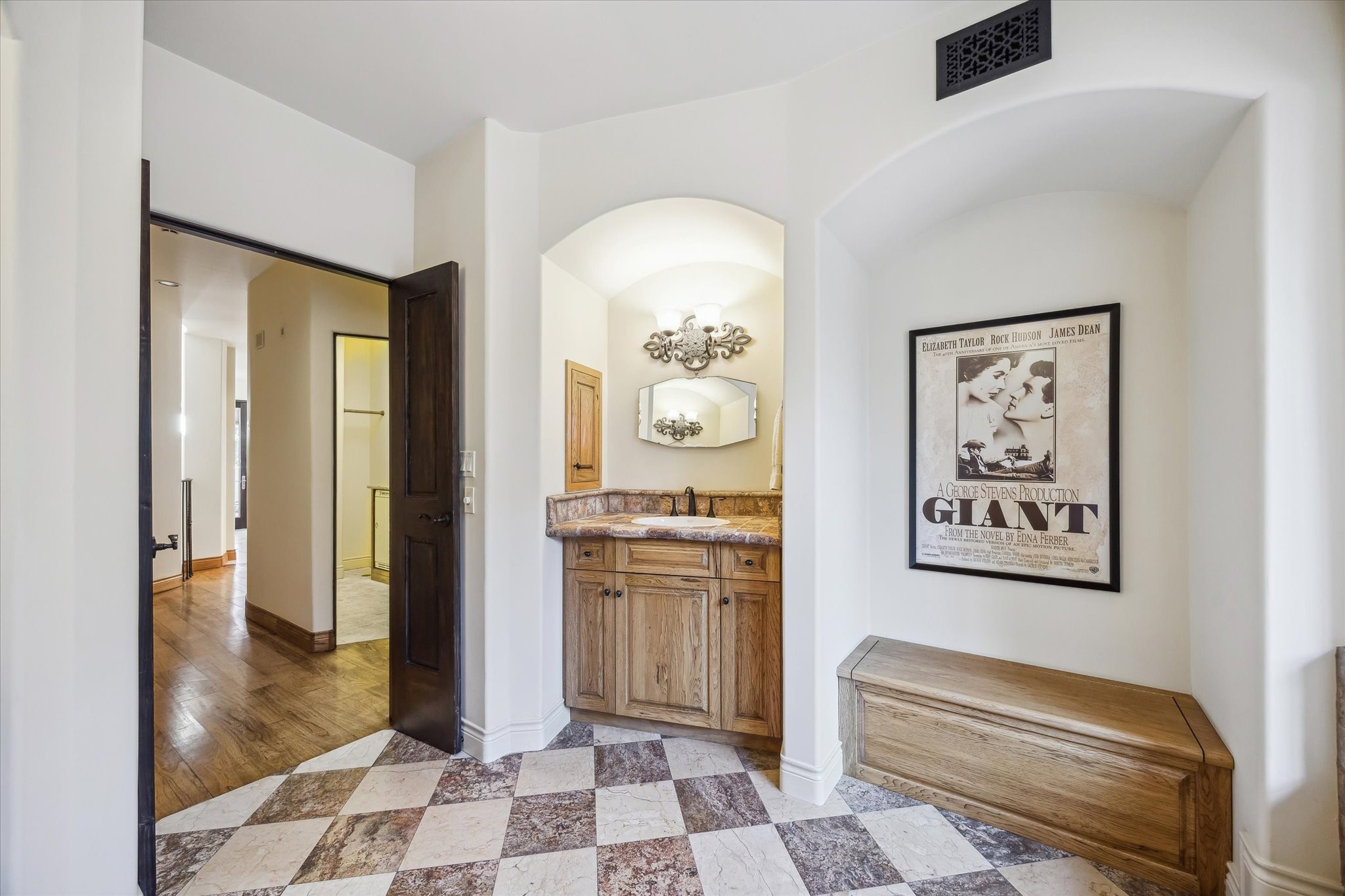  4320 Dickson - 物件實景