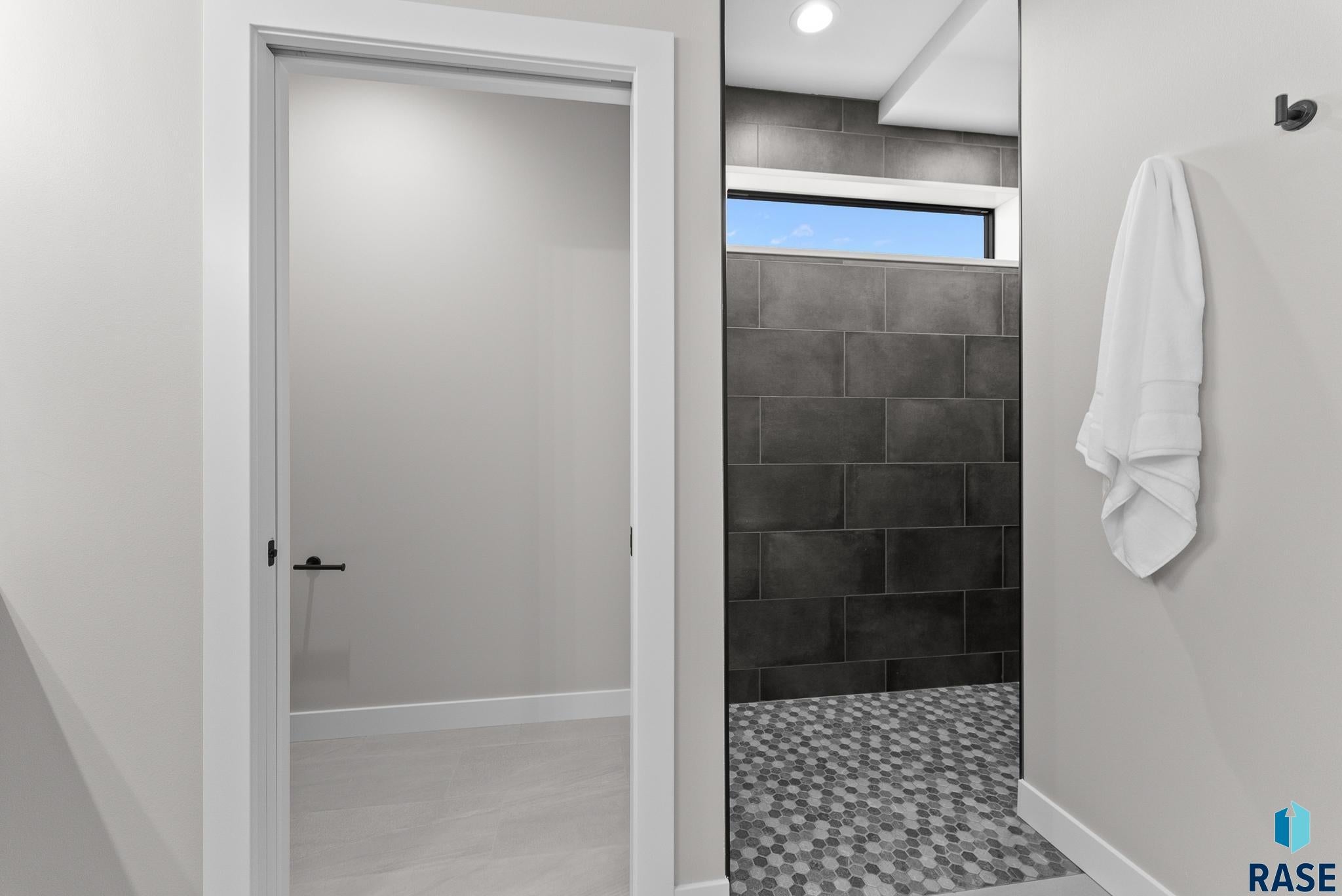 Sioux Falls, South Dakota, 57110, United States, 4 Bedrooms Bedrooms, ,3 BathroomsBathrooms,Residential,For Sale,2005284