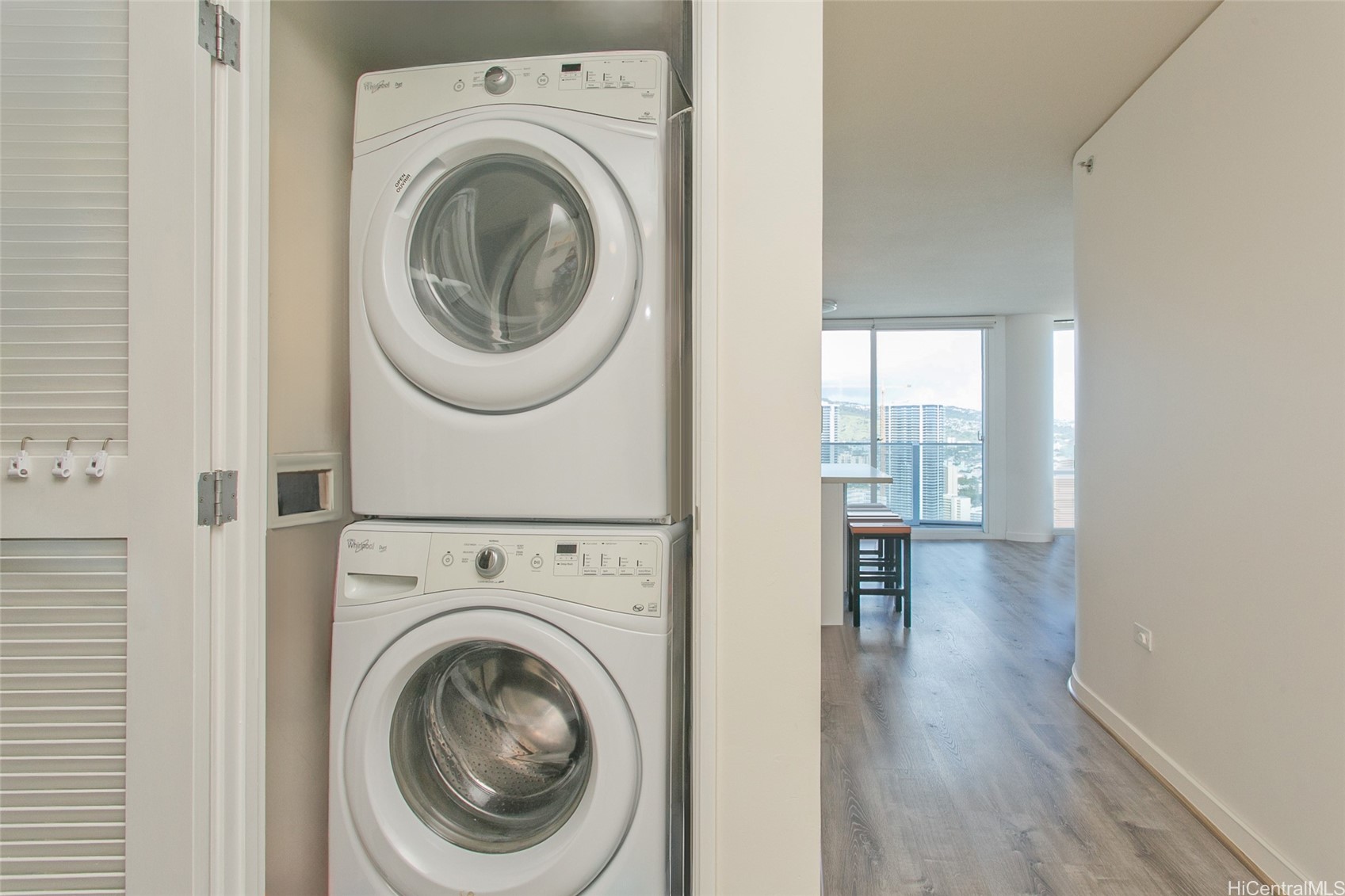 Honolulu, Hawaii, 96814, United States, 3 Bedrooms Bedrooms, ,2 BathroomsBathrooms,Residential,For Sale,1785999