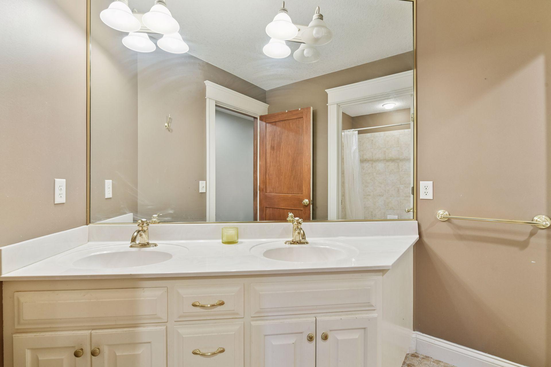 Chaska, Minnesota, 55318, United States, 5 Bedrooms Bedrooms, ,3 BathroomsBathrooms,Residential,For Sale,1907432