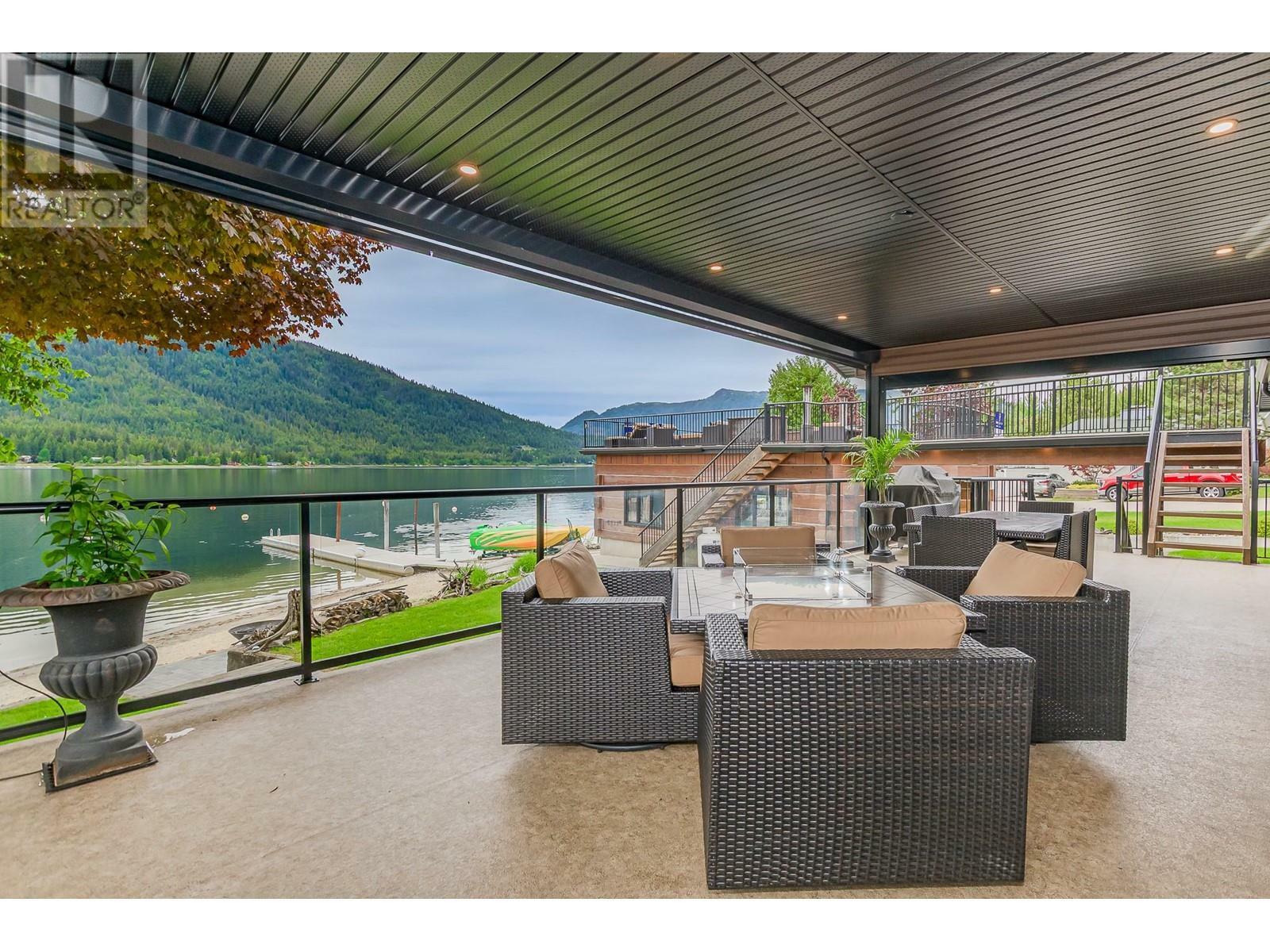 SICAMOUS, British Columbia, V0E 2V1, CA, 3 Bedrooms Bedrooms, ,3 BathroomsBathrooms,Residential,For Sale,1837122