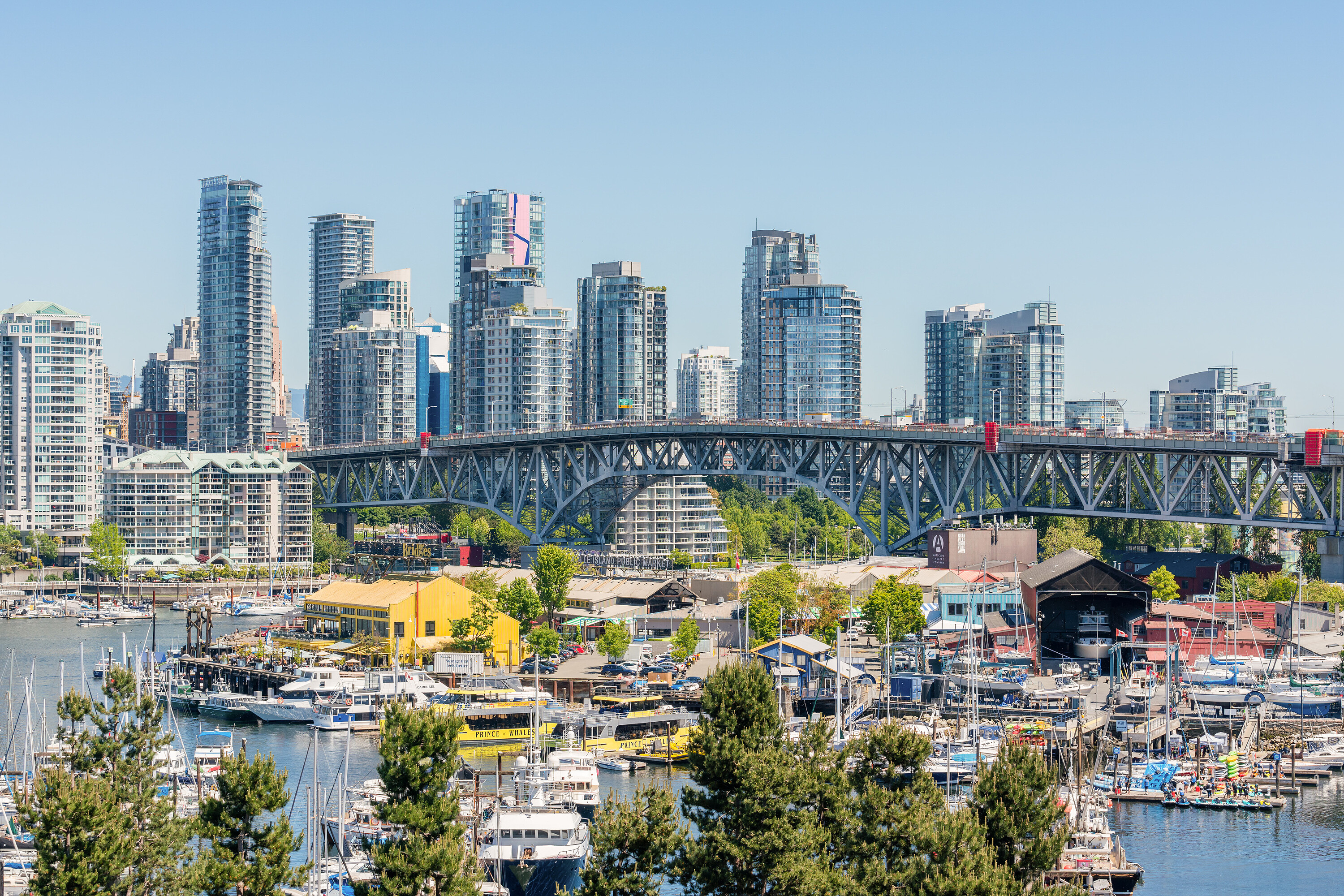  False Creek Resort-Like Living - 物件實景