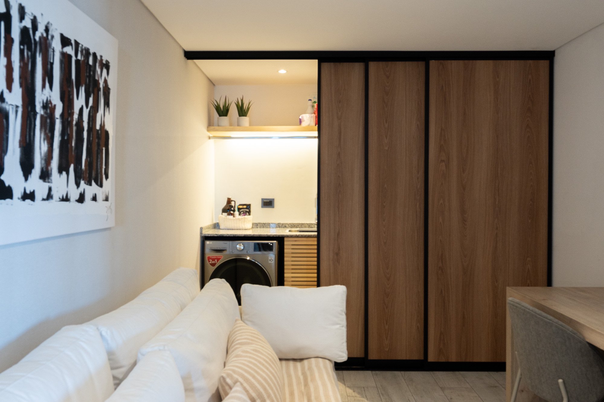  Unit for sale in the renowned Surfside Village1 tower - 物件實景