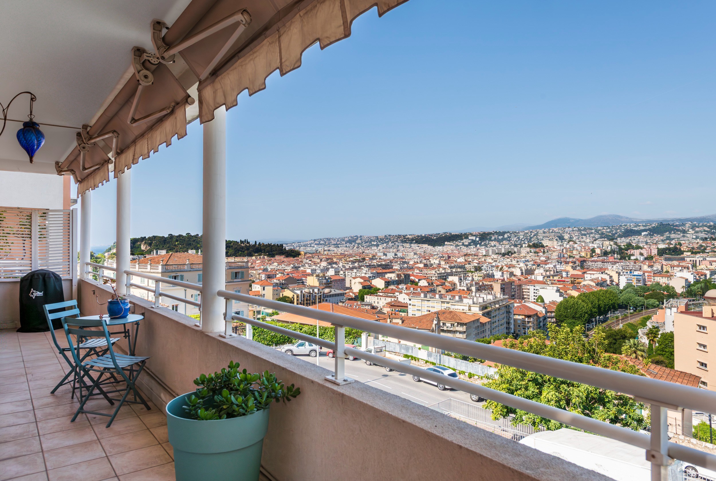  Nice Mont Boron top floor apartment with wraparound terrace and sea glimpse, Fr… - 物件實景