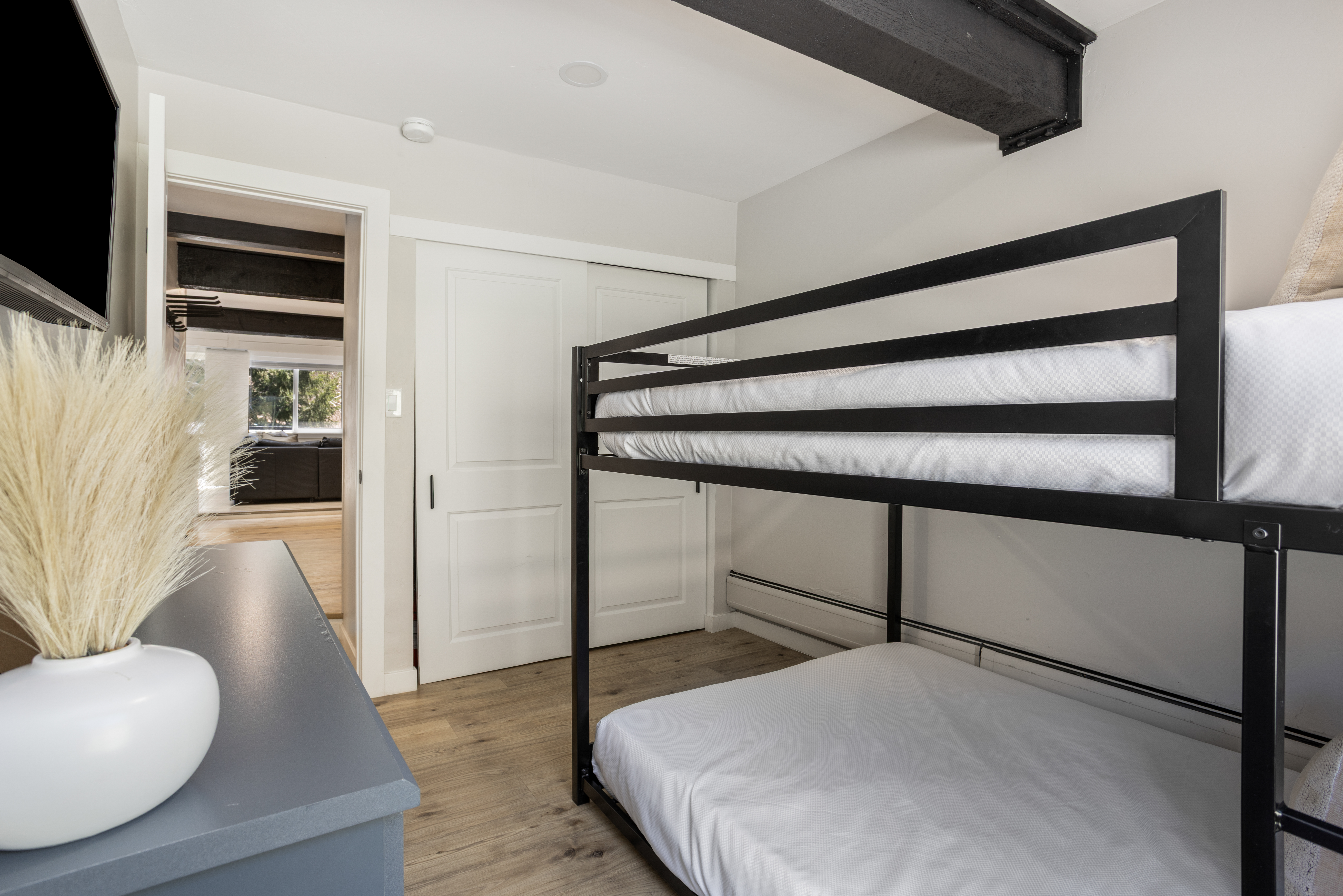  Beautifully Renovated Residence in the Interlochen Neighborhood - 物件實景