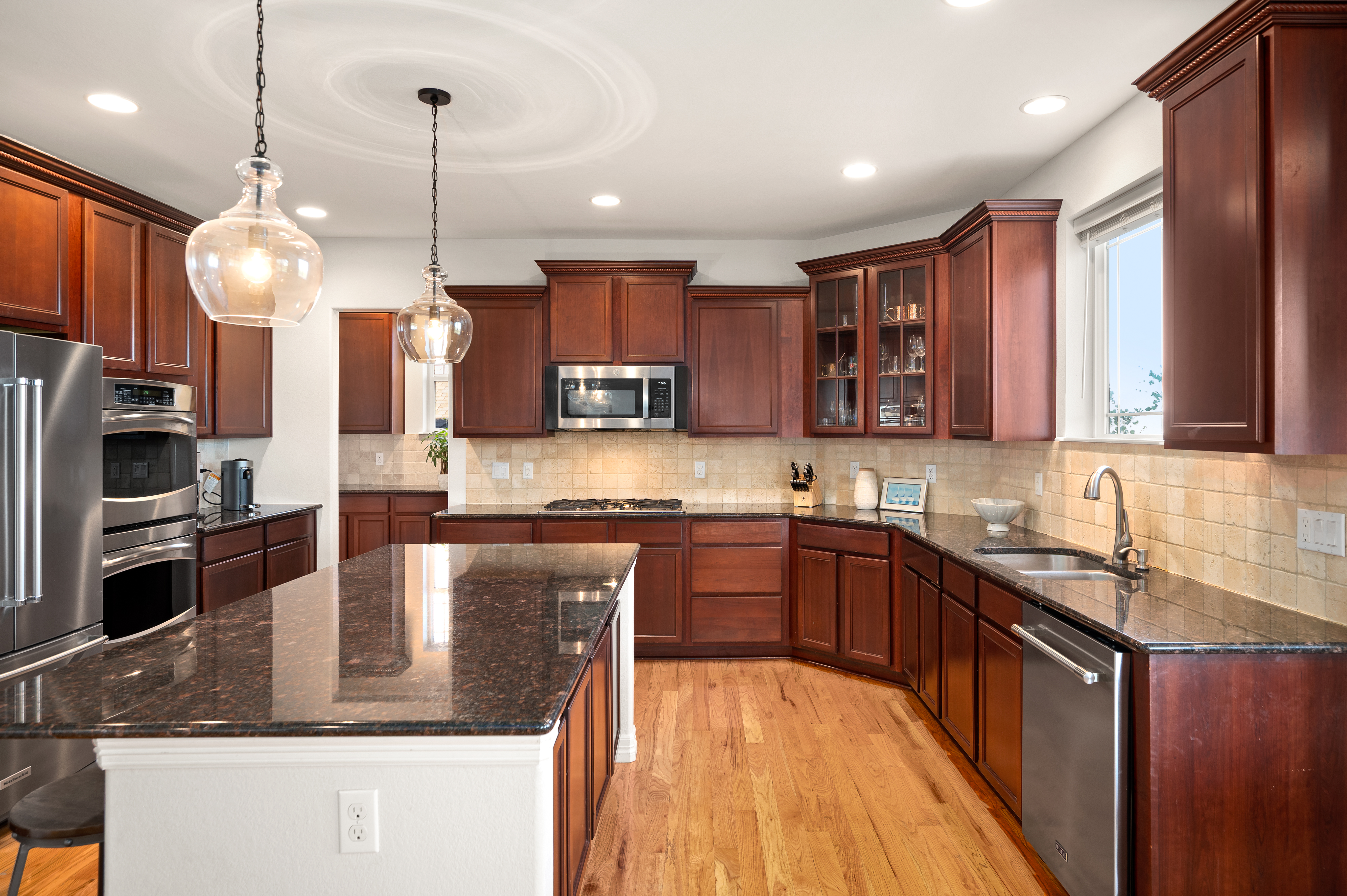  Red Hawk Ridge Fairway Home with Massive Island Kitchen & Walk-Out Golf Entertai - 物件實景
