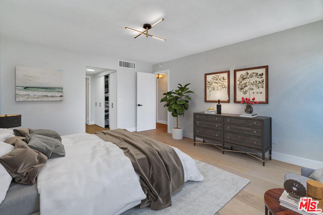 Los Angeles, California, 90024, United States, 2 Bedrooms Bedrooms, ,2 BathroomsBathrooms,Residential,For Sale,1891333