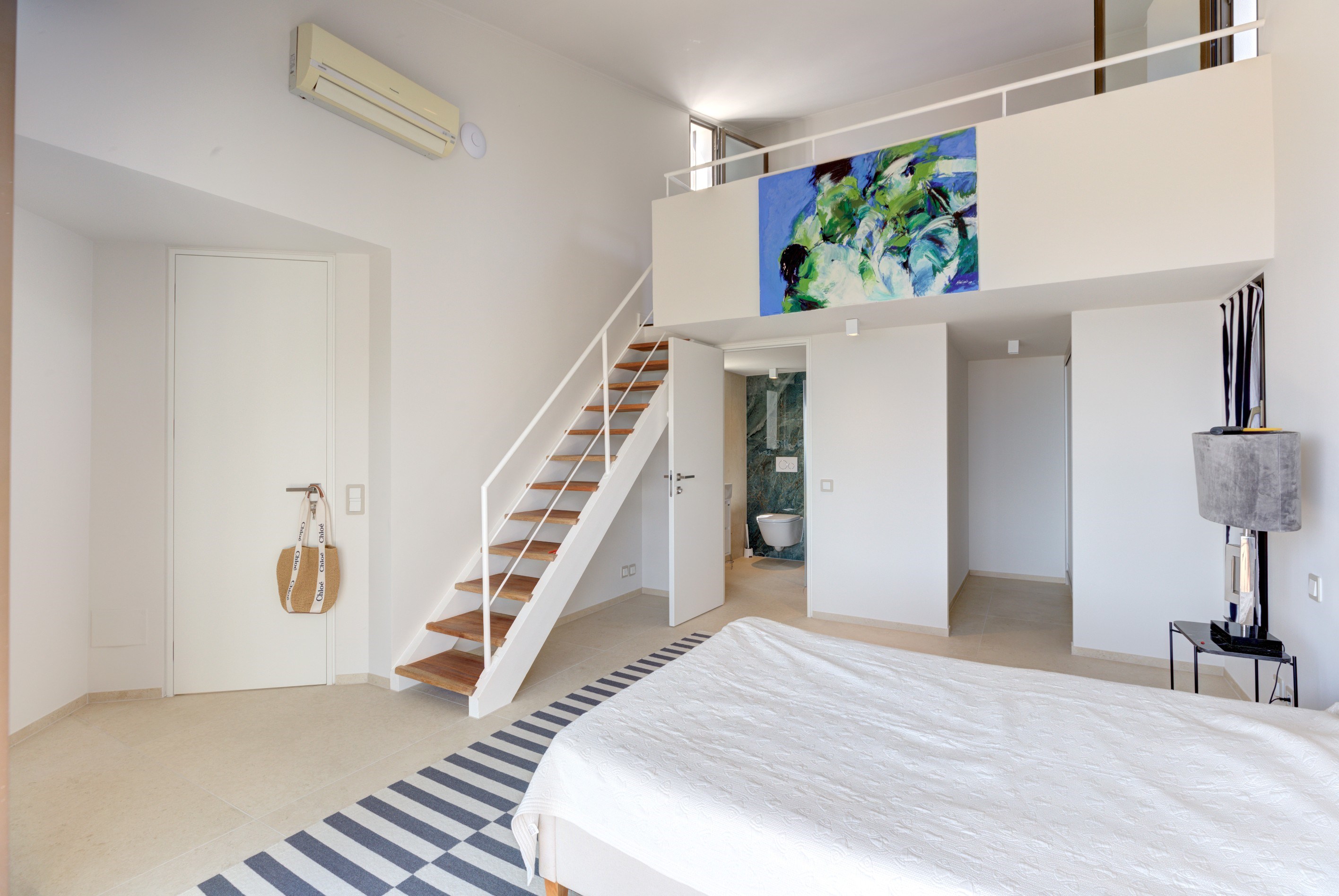  Super Cannes Vallauris, 260 sqm villa with five bedrooms, pool and panoramic se… - 物件實景