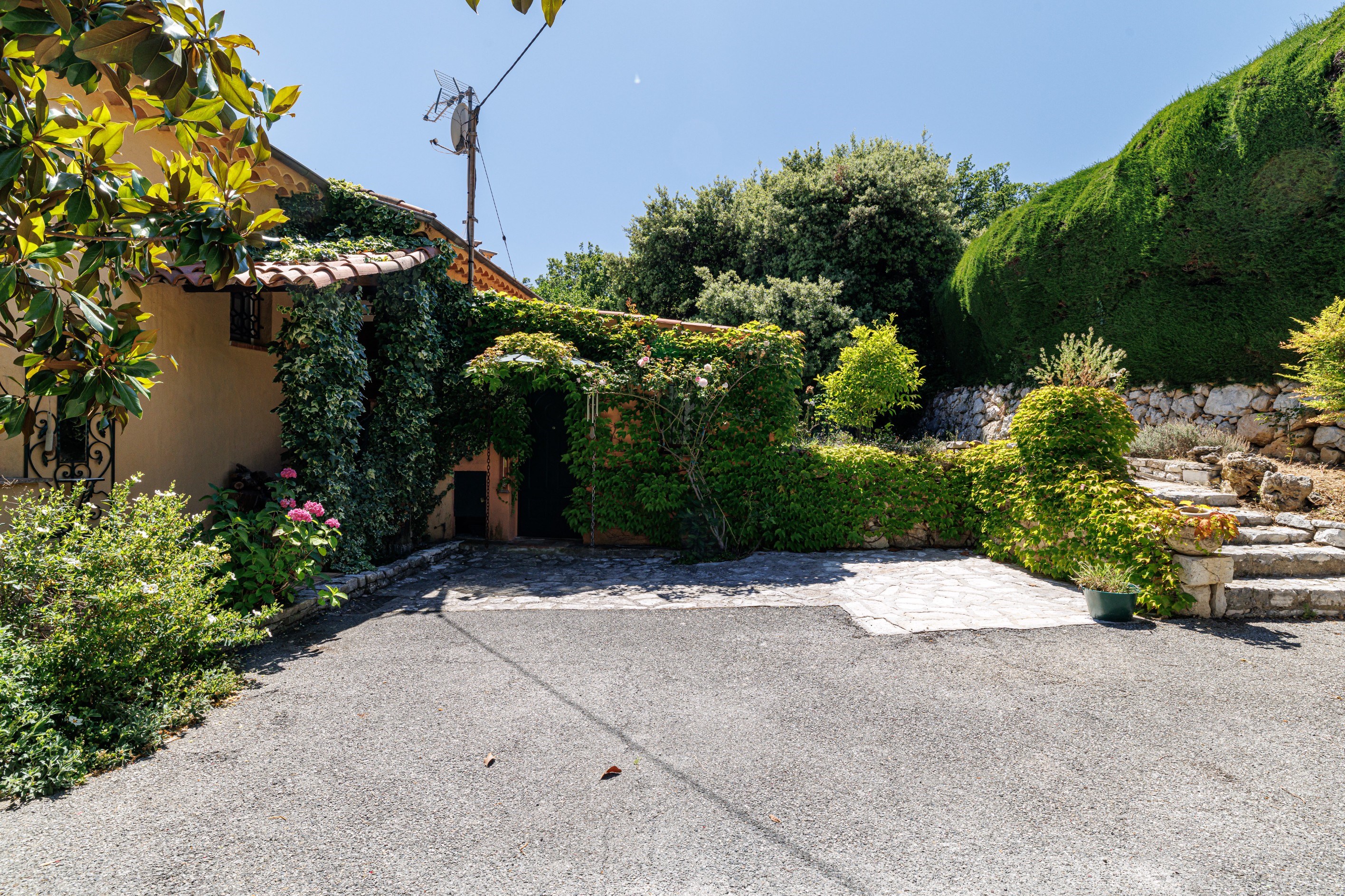  Sea view property with development potential in Vence - 物件實景