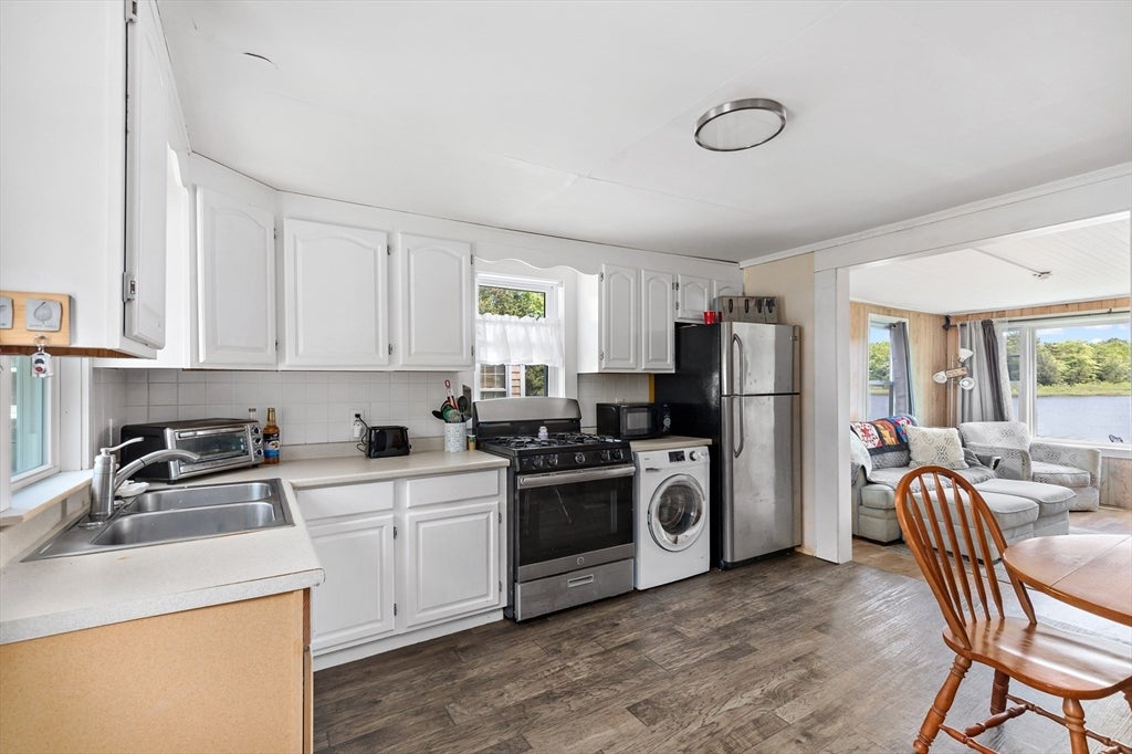 Marion, Massachusetts, 02738, United States, 4 Bedrooms Bedrooms, ,2 BathroomsBathrooms,Residential,For Sale,1851346