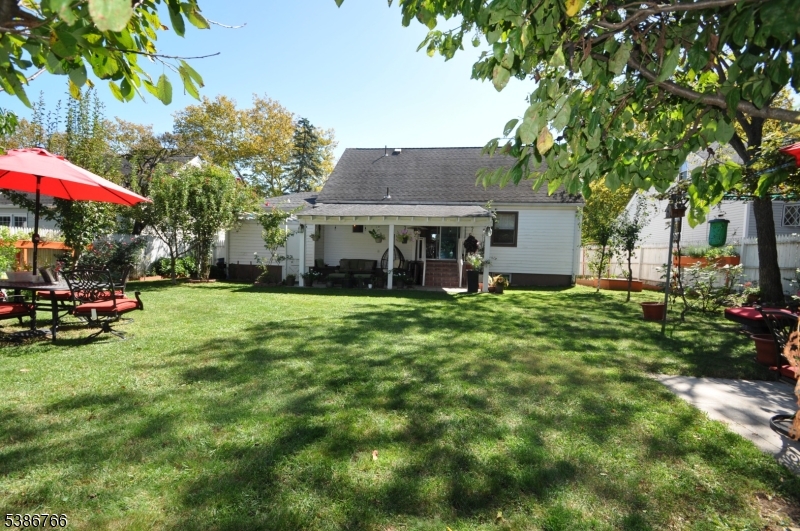 Burlington, Springfield Township`, New Jersey, 07081, United States, 4 Bedrooms Bedrooms, ,3 BathroomsBathrooms,Residential,For Sale,1979460