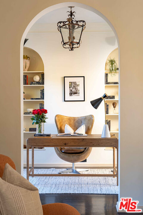 Los Angeles, California, 90004, United States, 4 Bedrooms Bedrooms, ,5 BathroomsBathrooms,Residential,For Sale,1989433