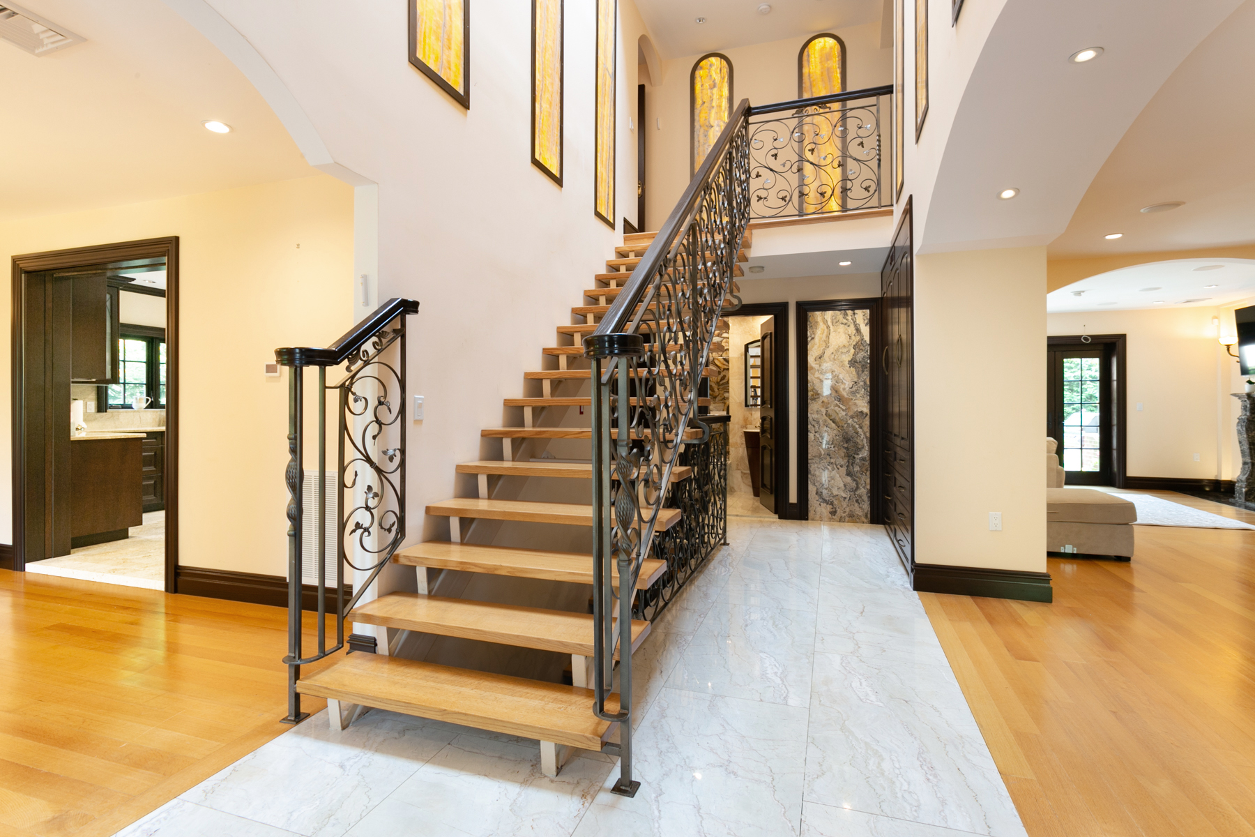  ?GREEK REVIVAL CENTER HALL COLONIAL? - 物件實景