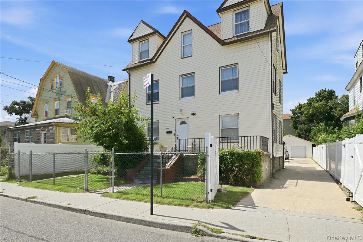 Mcbride St, Far Rockaway, NY 11691