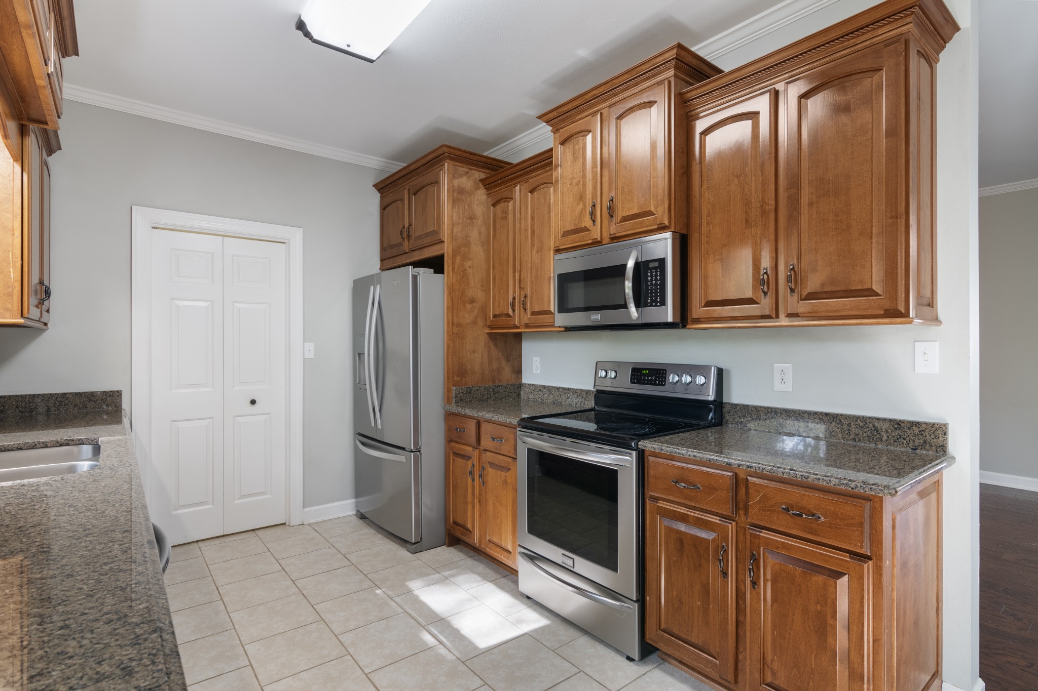 Clarksville, Tennessee, 37043, United States, 3 Bedrooms Bedrooms, ,3 BathroomsBathrooms,Residential,For Sale,1978021